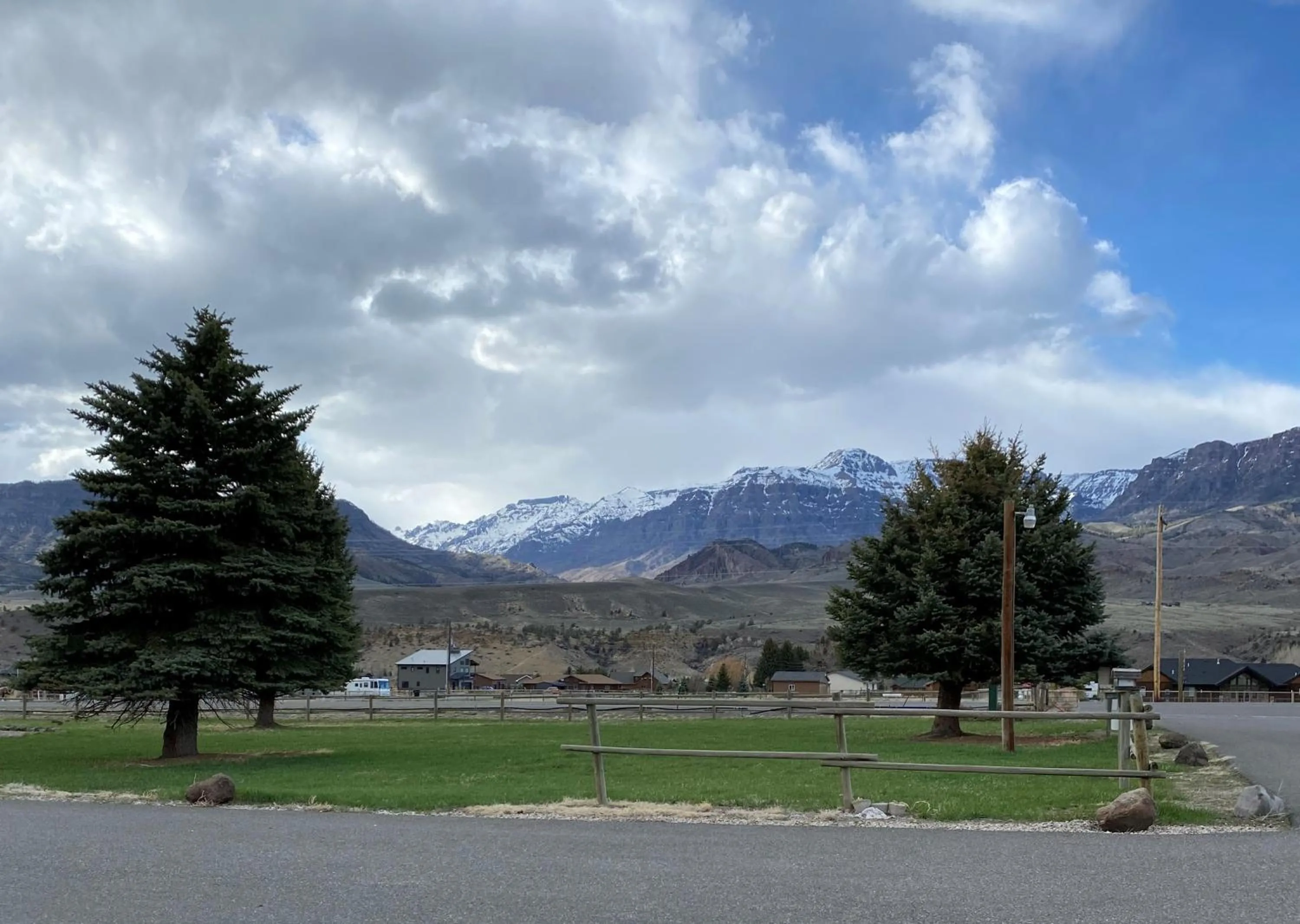Mountain view in Green Creek Inn and RV Park