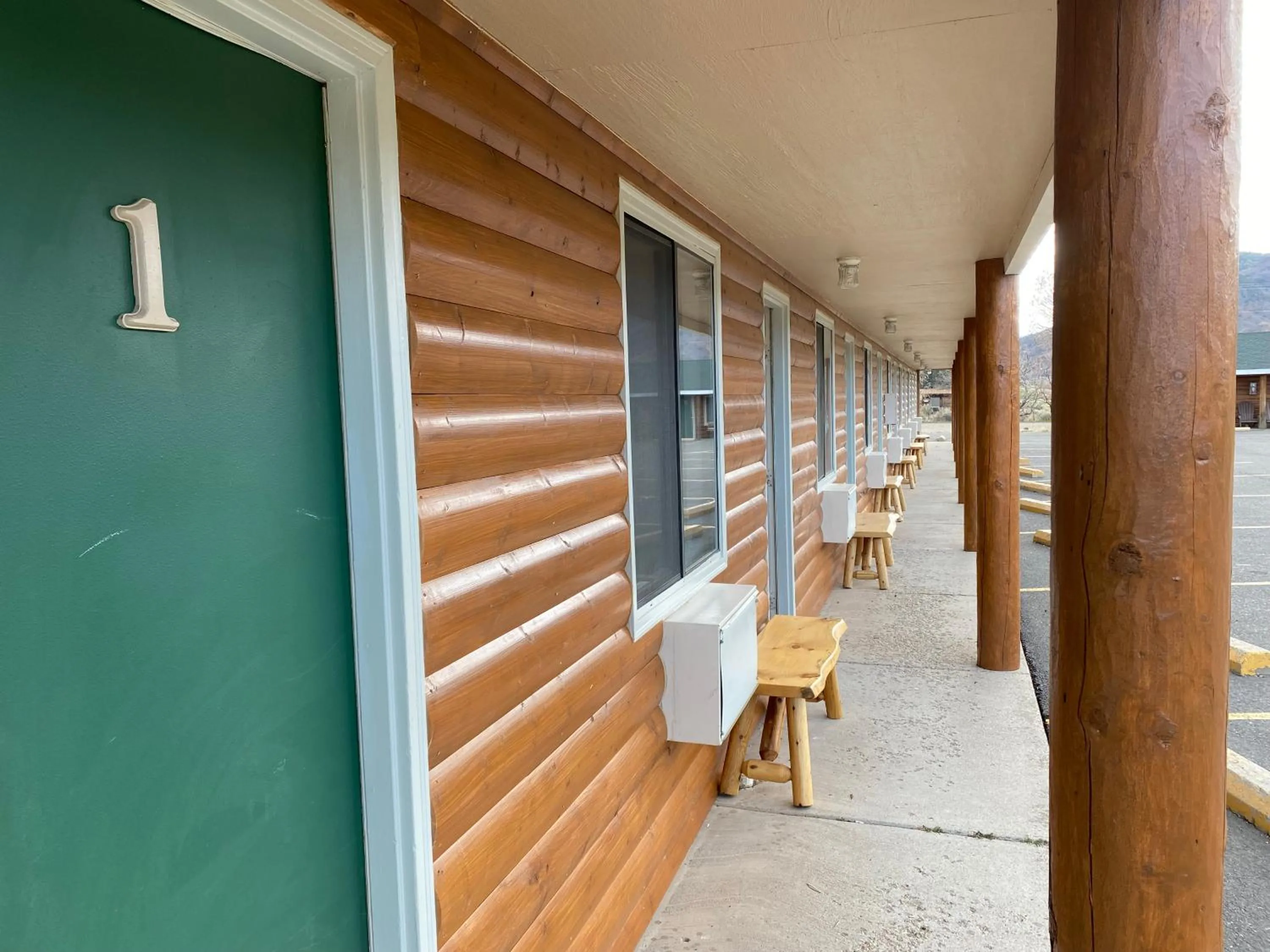 Patio in Green Creek Inn and RV Park