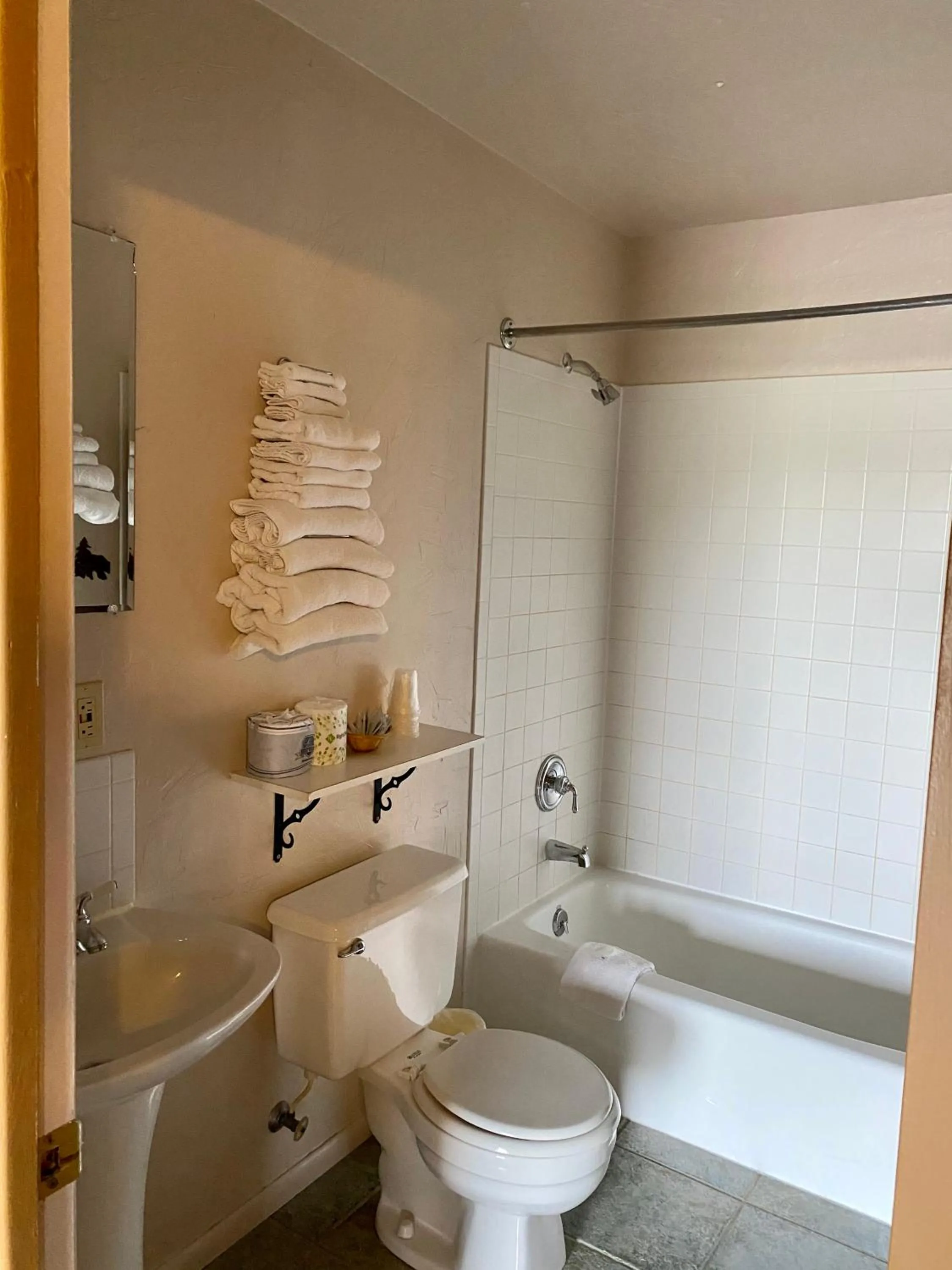 Bathroom in Green Creek Inn and RV Park