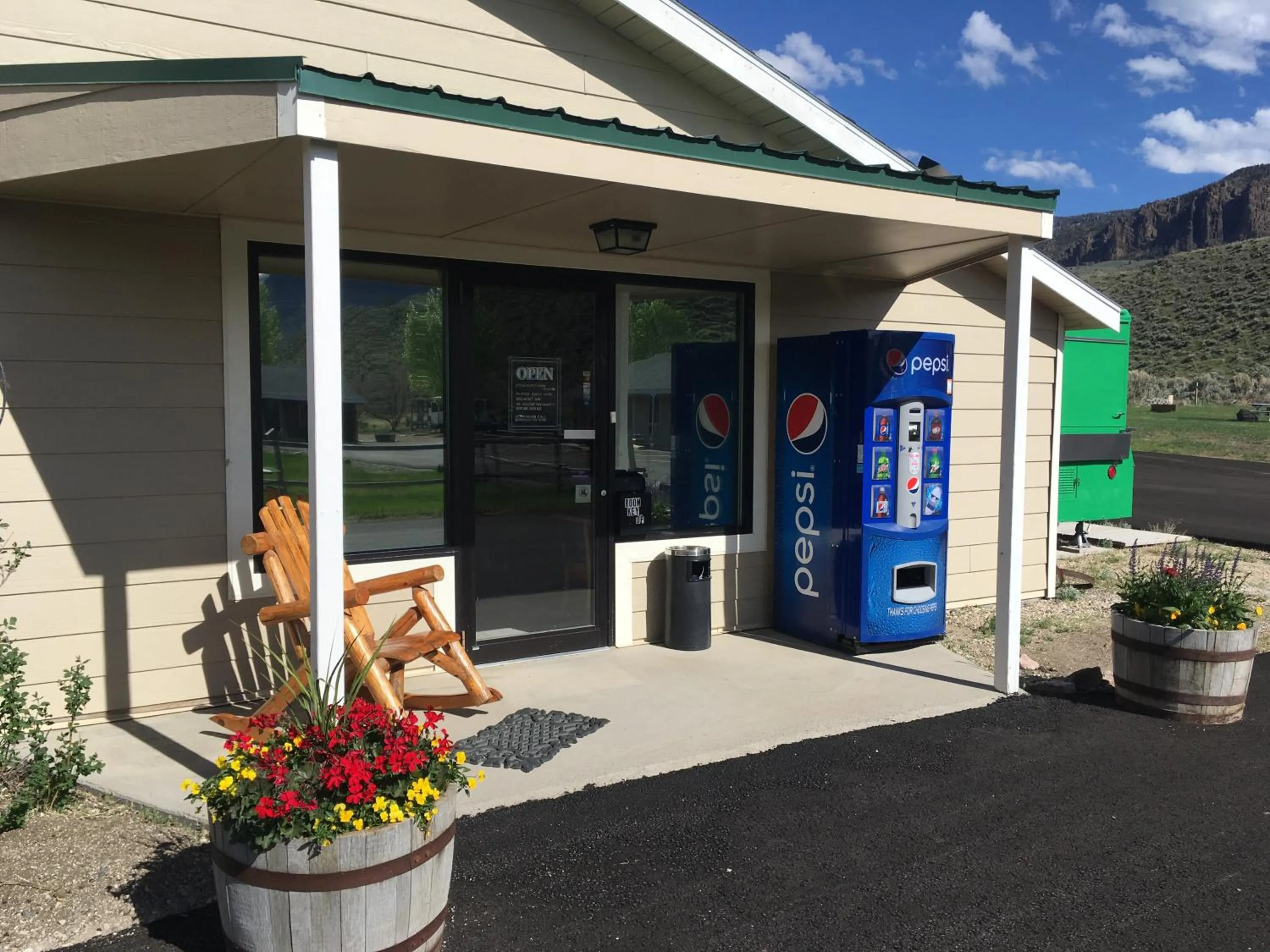 Property building in Green Creek Inn and RV Park