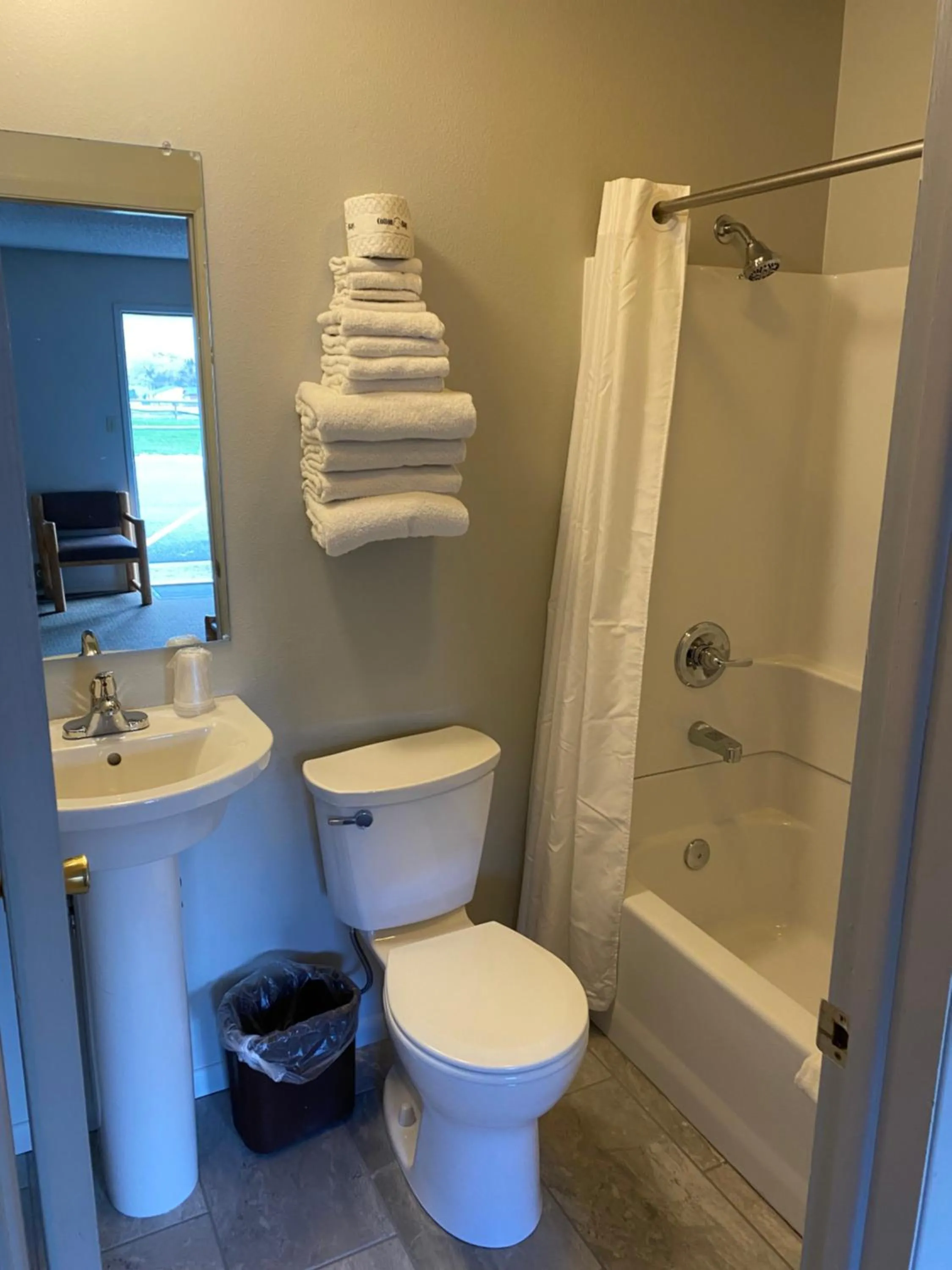 Bathroom in Green Creek Inn and RV Park