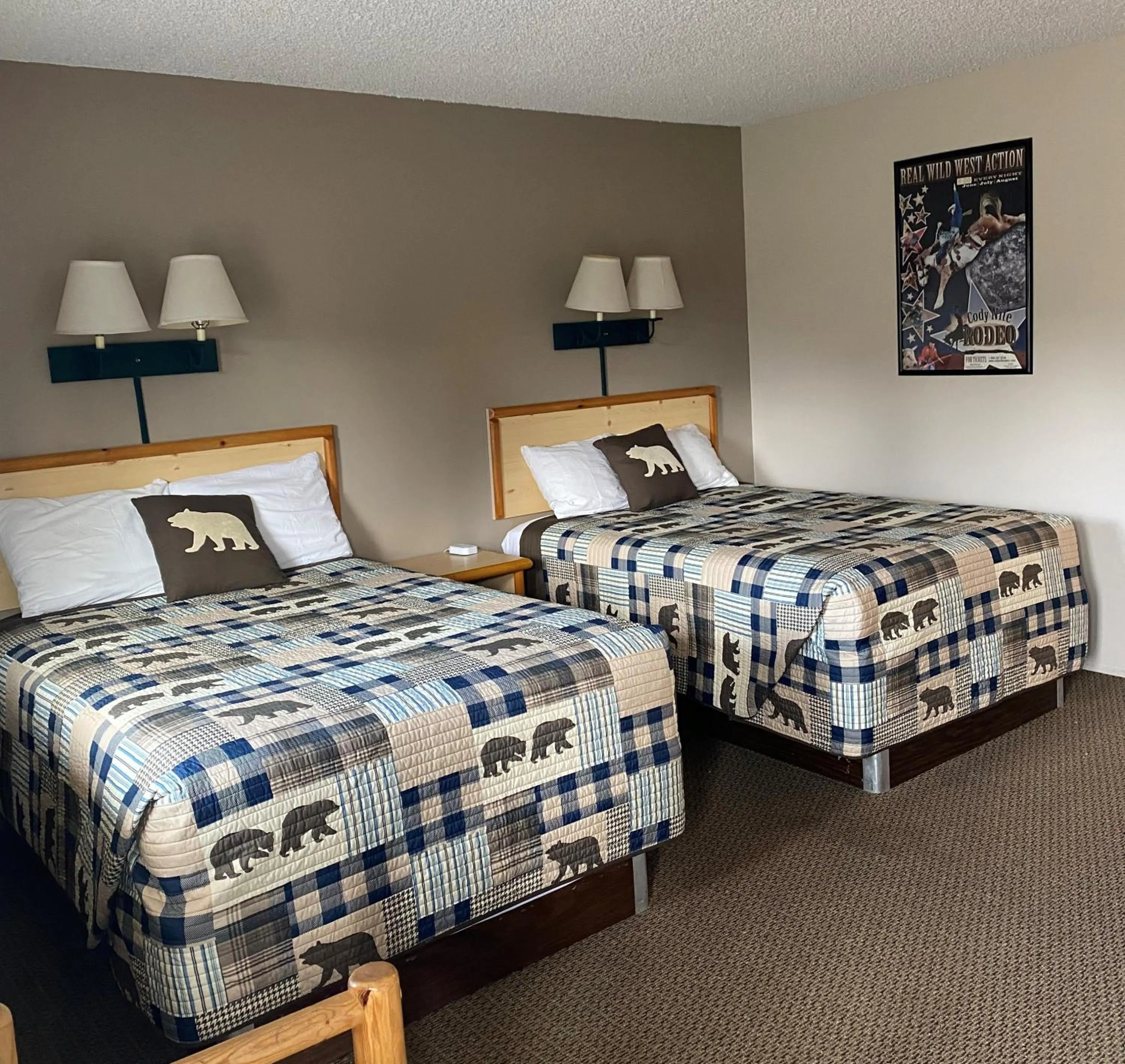 Photo of the whole room, Bed in Green Creek Inn and RV Park