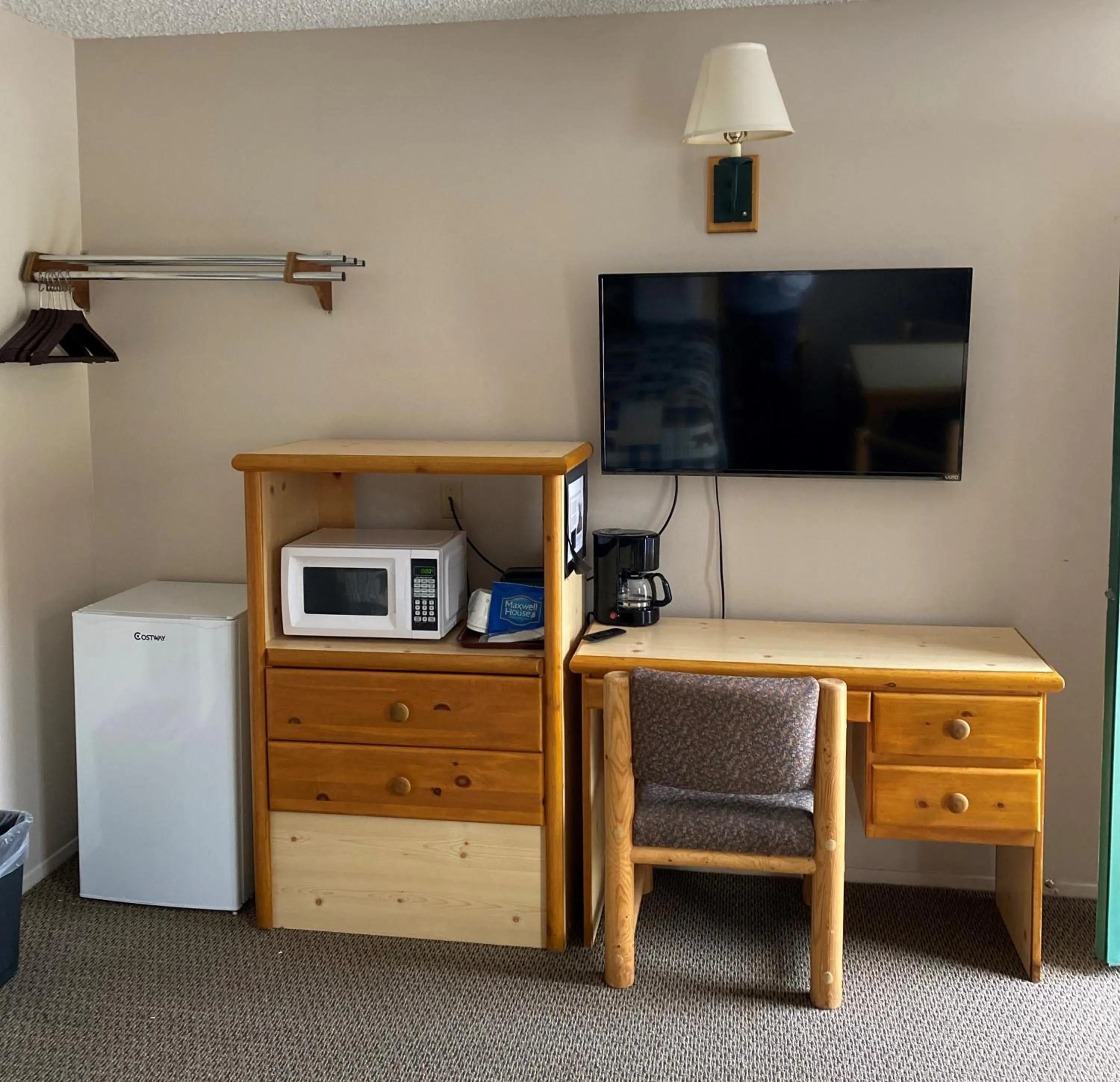 Coffee/tea facilities in Green Creek Inn and RV Park