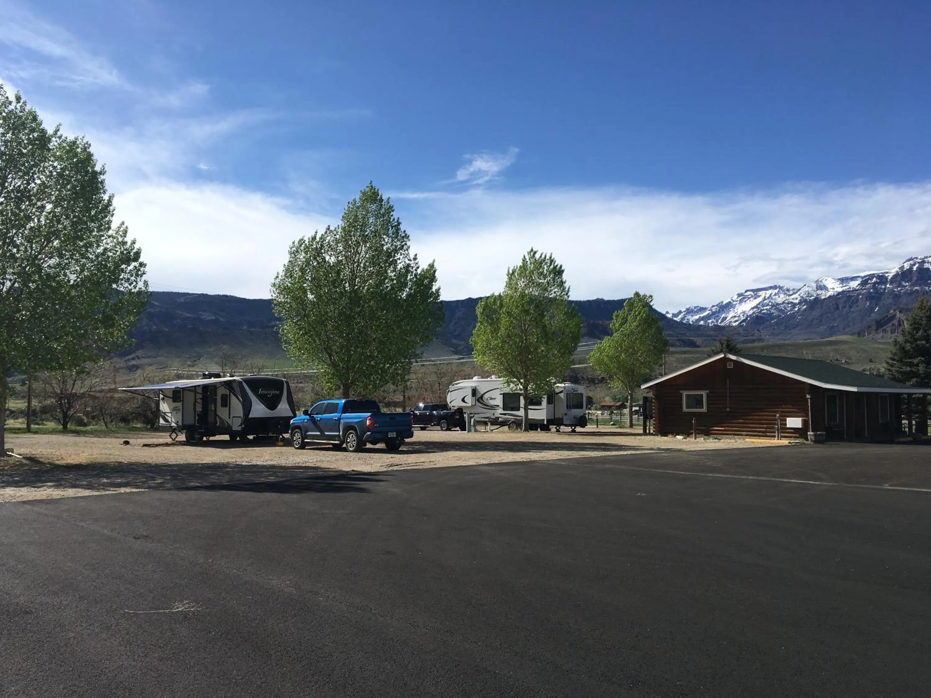 Property building in Green Creek Inn and RV Park