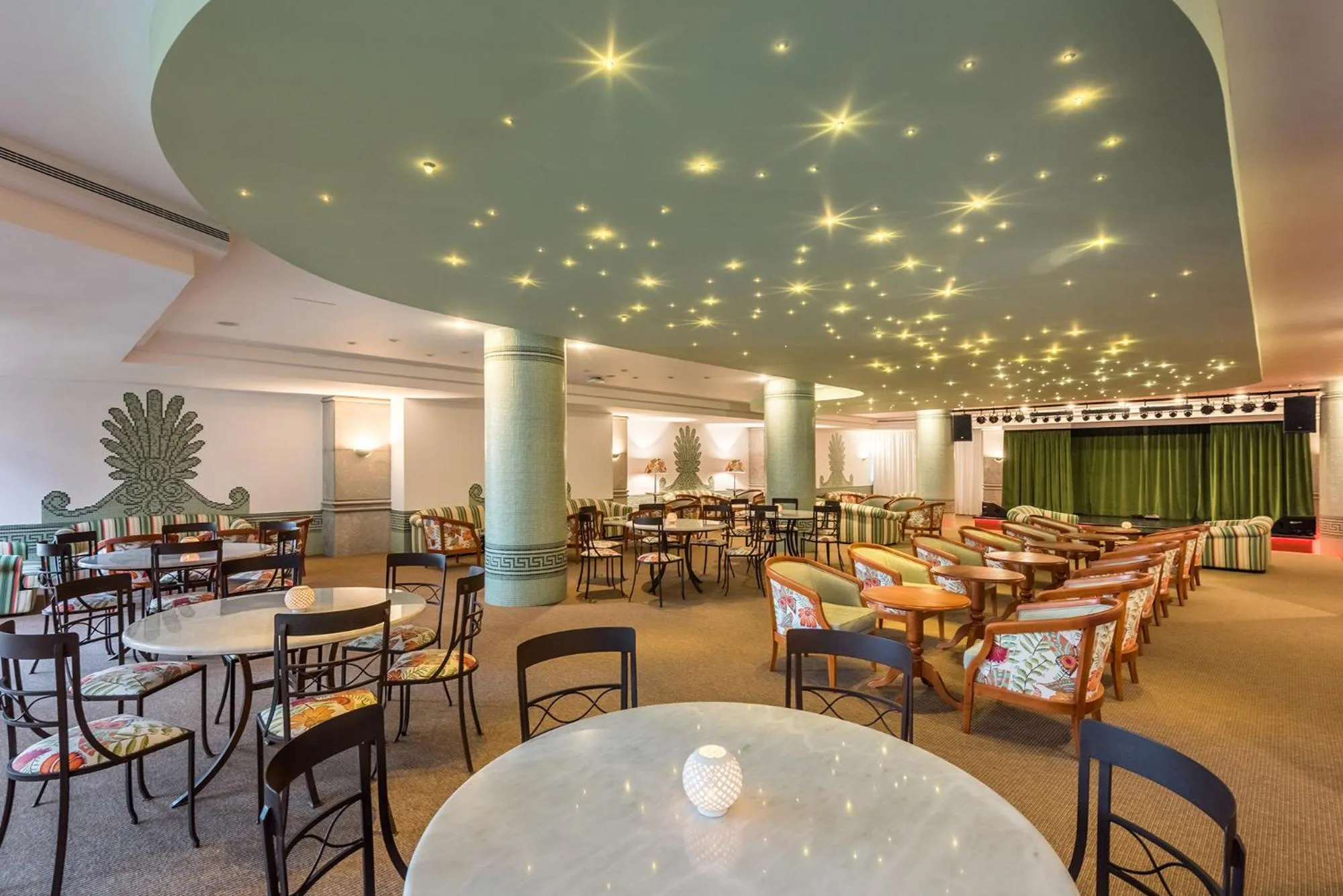 Evening entertainment in Pestana Royal All Inclusive Ocean & Spa Resort