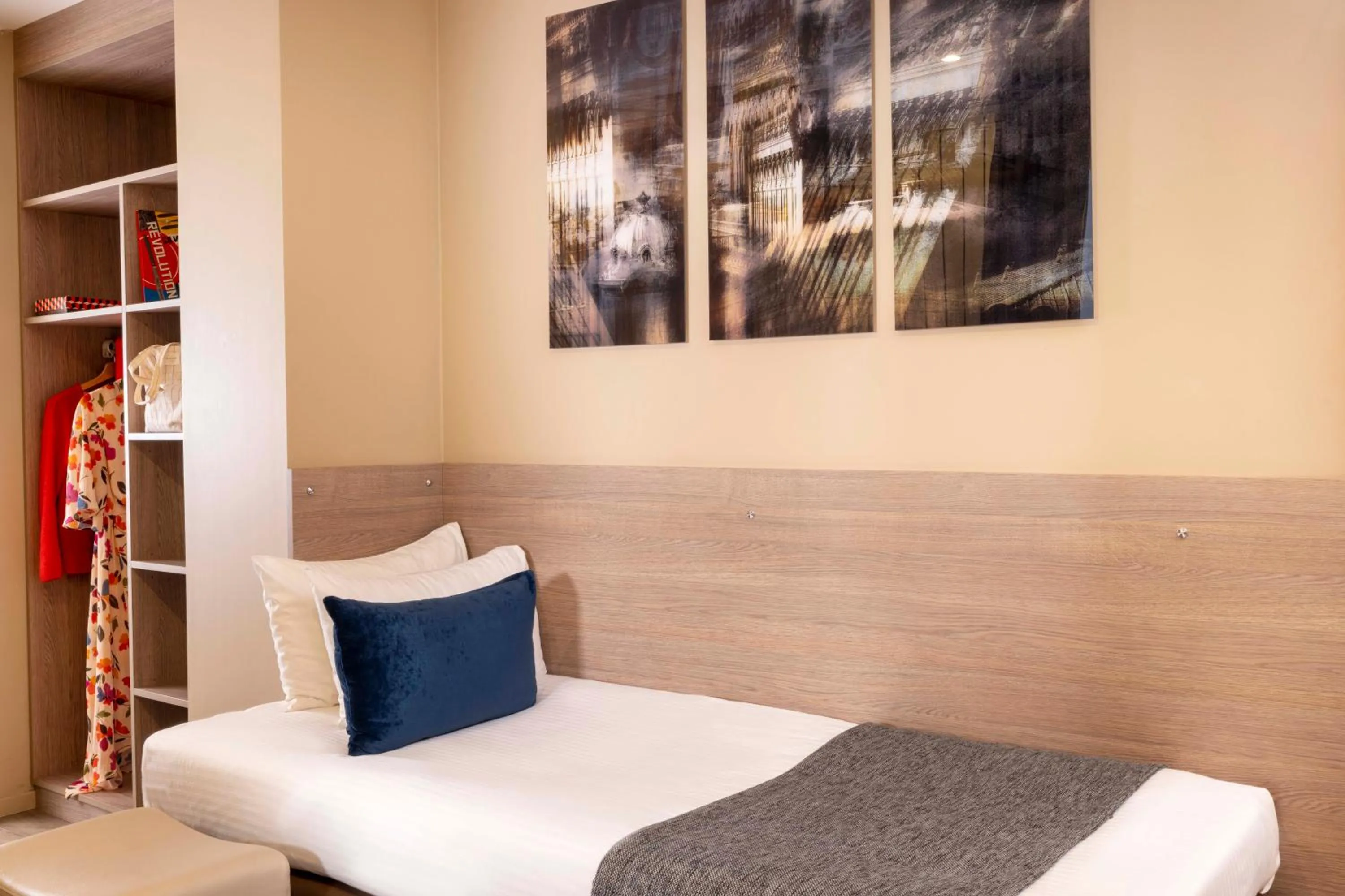 Bed in Hôtel L'Interlude