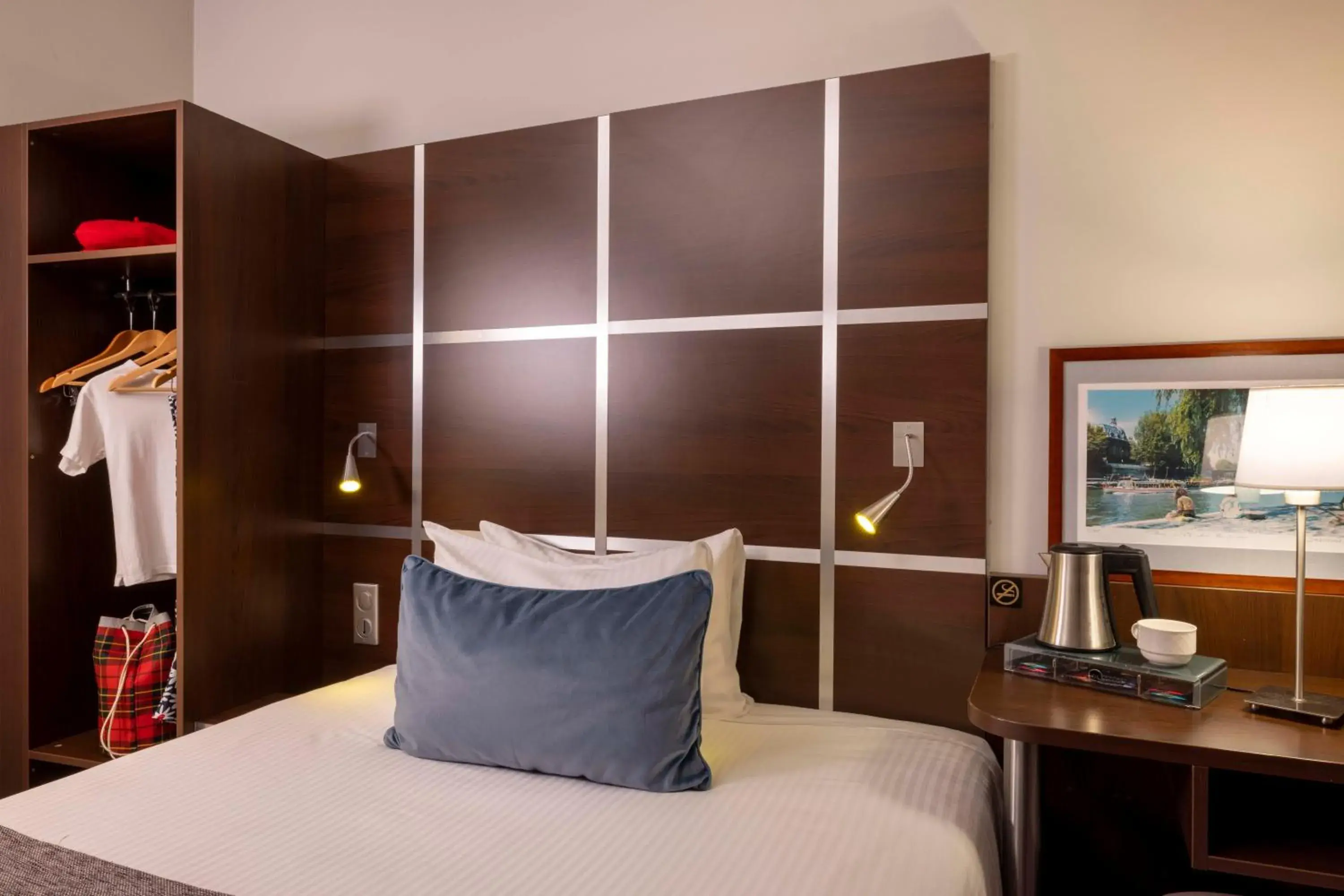 Bed in Hôtel L'Interlude Bed in Hôtel L'Interlude