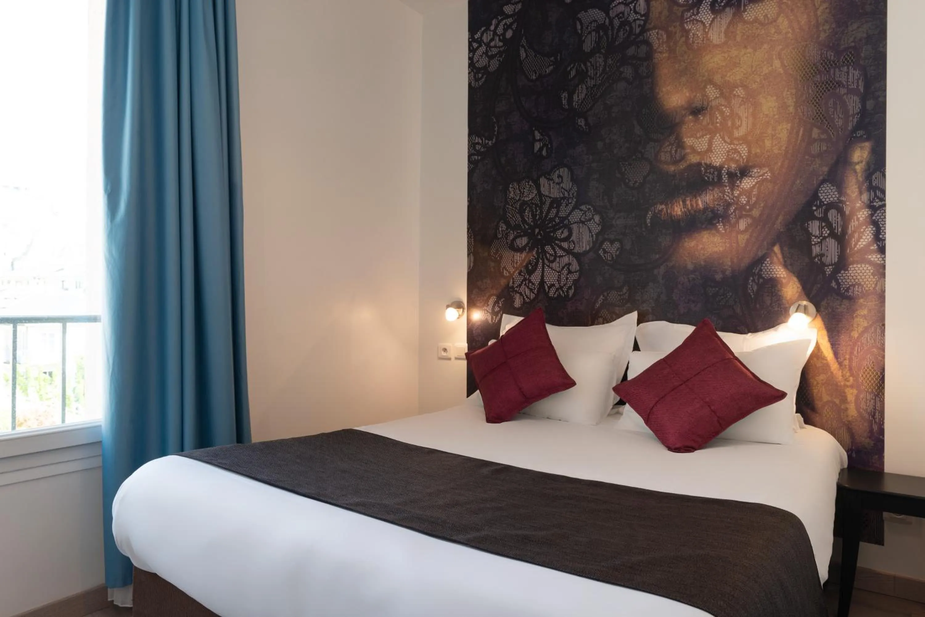 Bedroom, Bed in The Originals City, Hôtel Notre Dame, Rouen