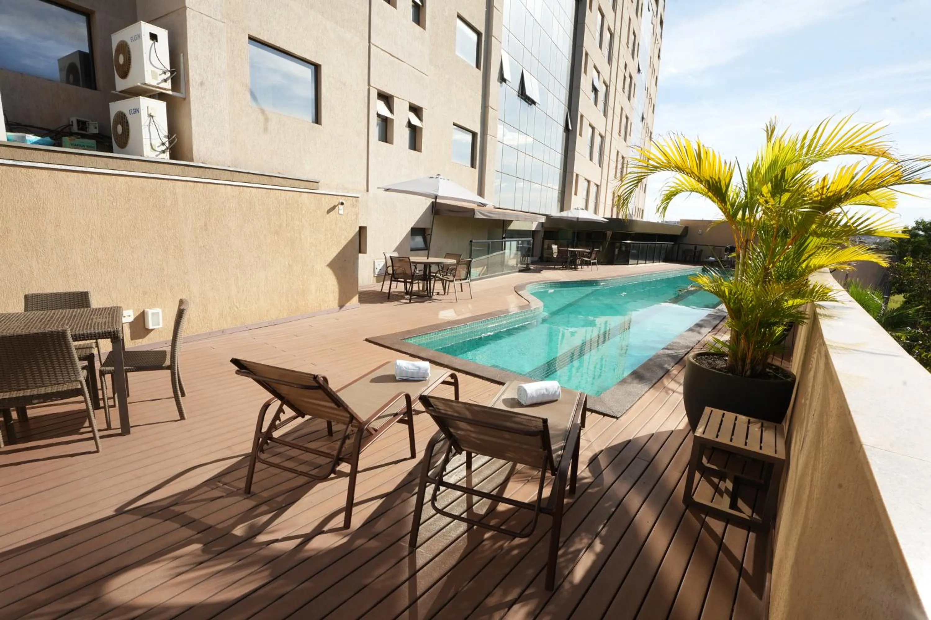 Swimming pool in Matiz Vilaboim Ribeirão Preto