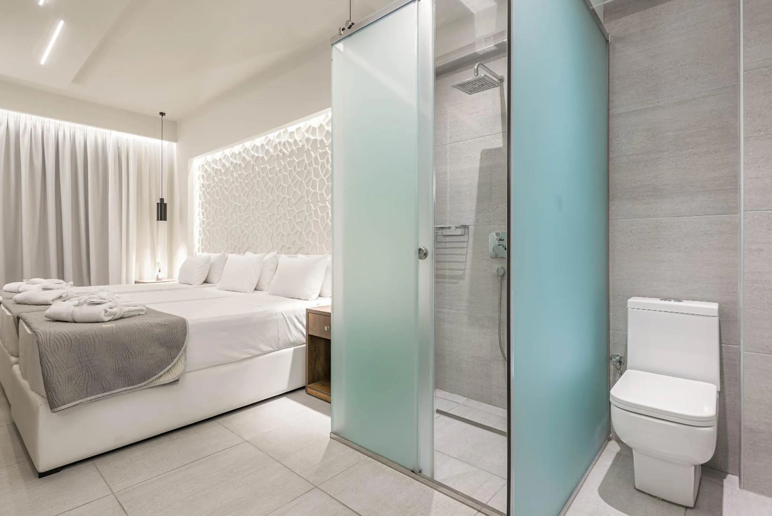 Shower, Bed in Litore Luxury Living