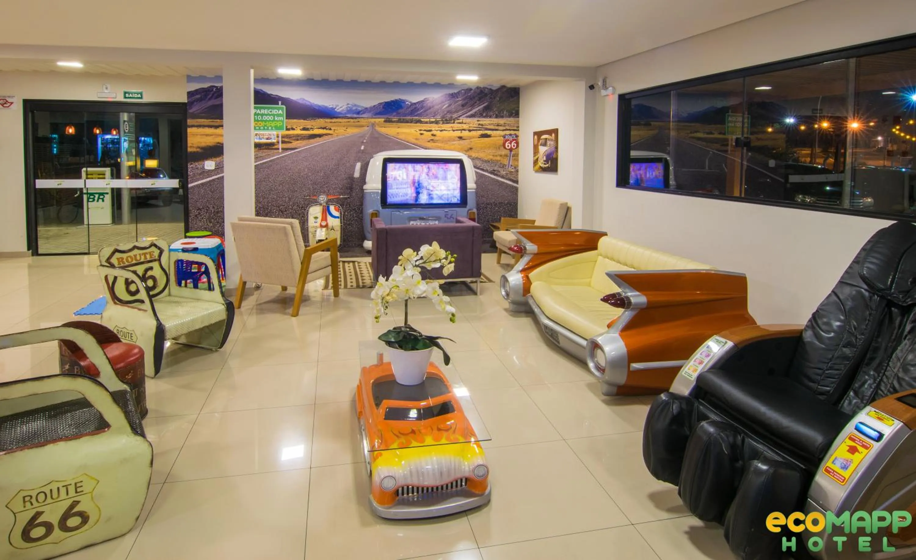 Communal lounge/ TV room in EcoMAPP Hotel