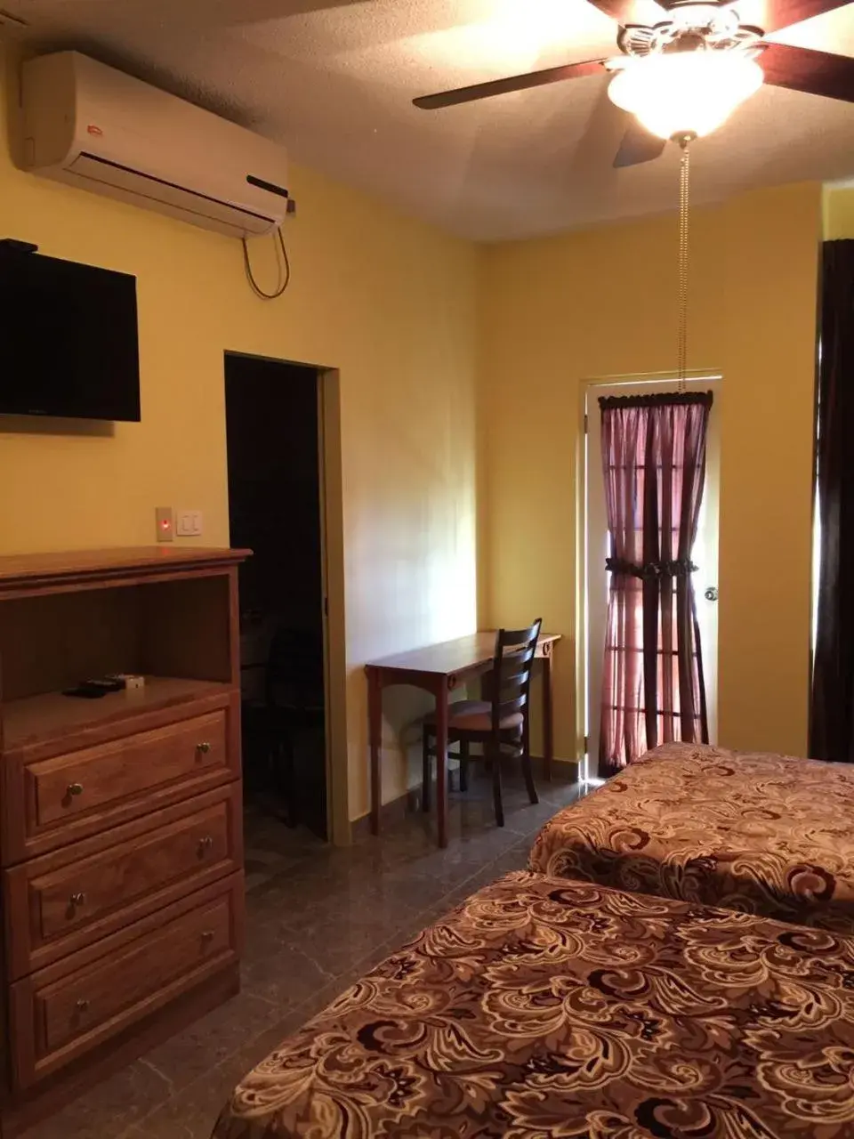 Standard Double or Twin Room in Montecristo Inn Standard Double or Twin Room in Montecristo Inn