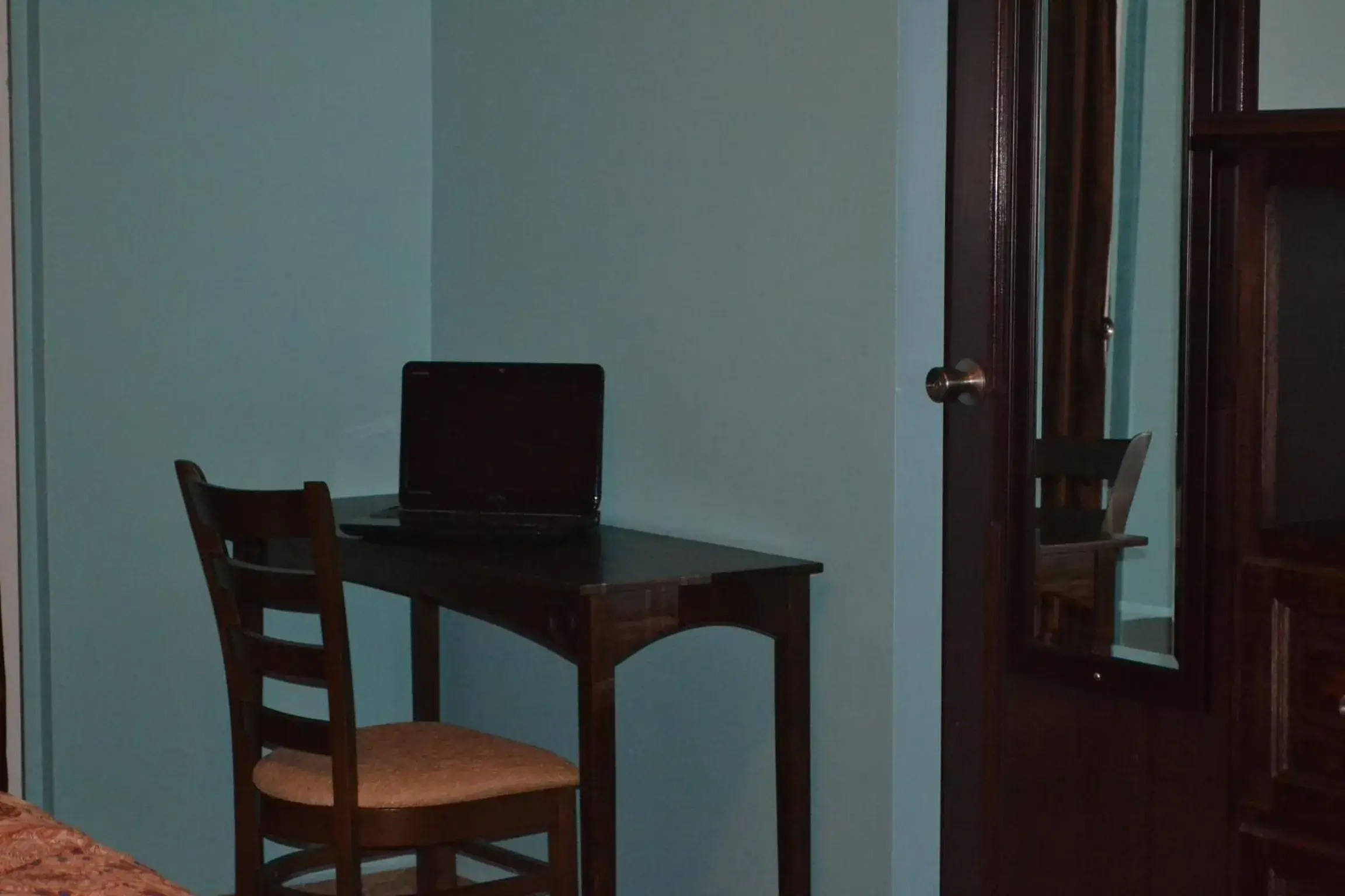 King Room with Balcony - single occupancy in Montecristo Inn King Room with Balcony - single occupancy in Montecristo Inn