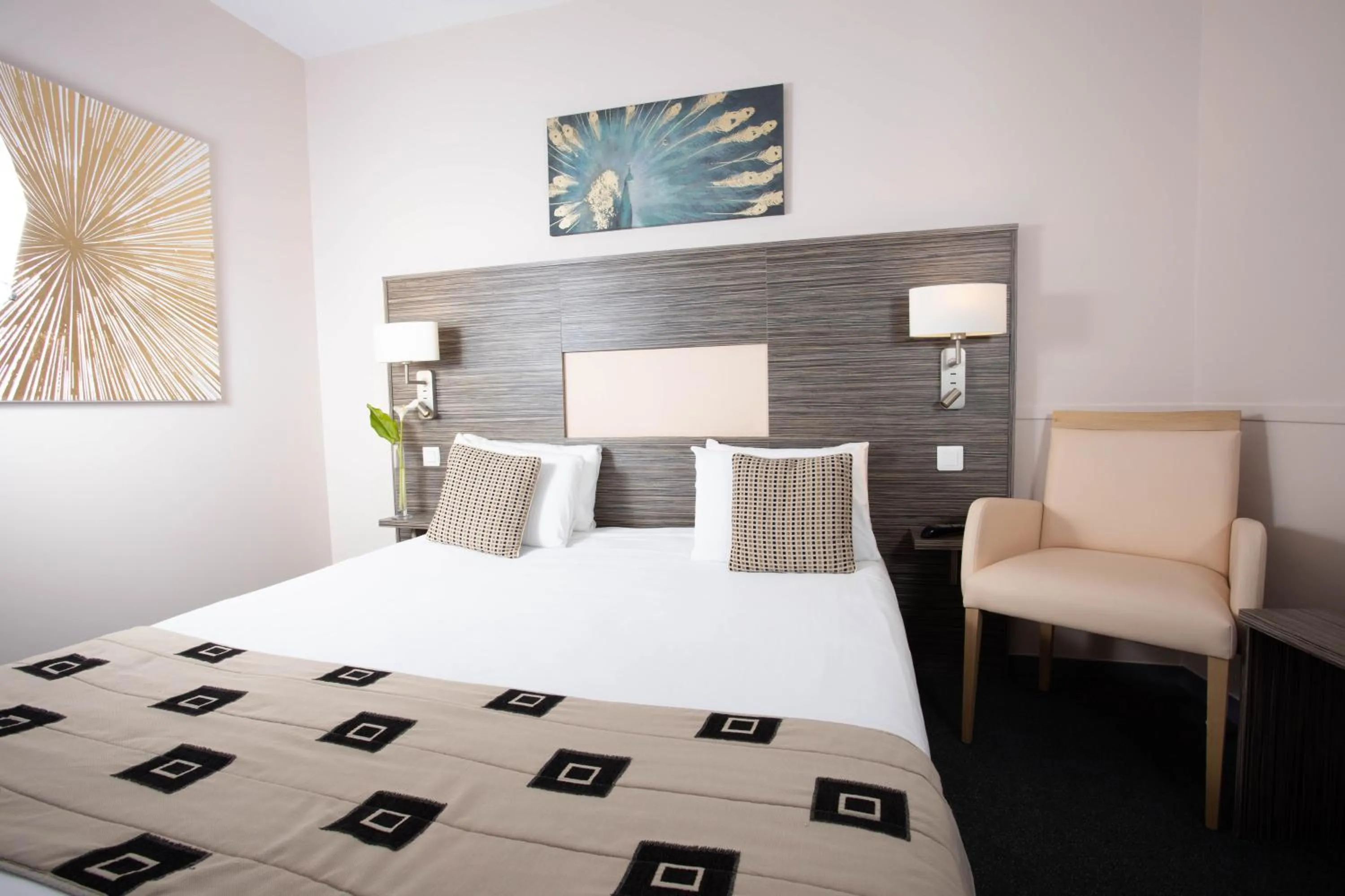 Photo of the whole room, Bed in Hotel Continental