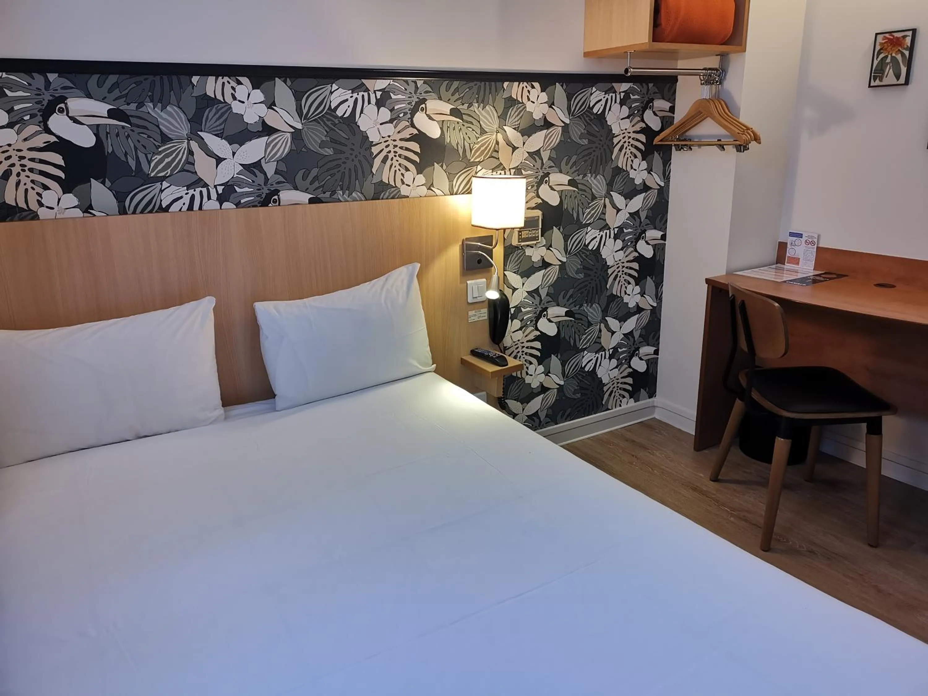 Photo of the whole room, Bed in Hotel Continental