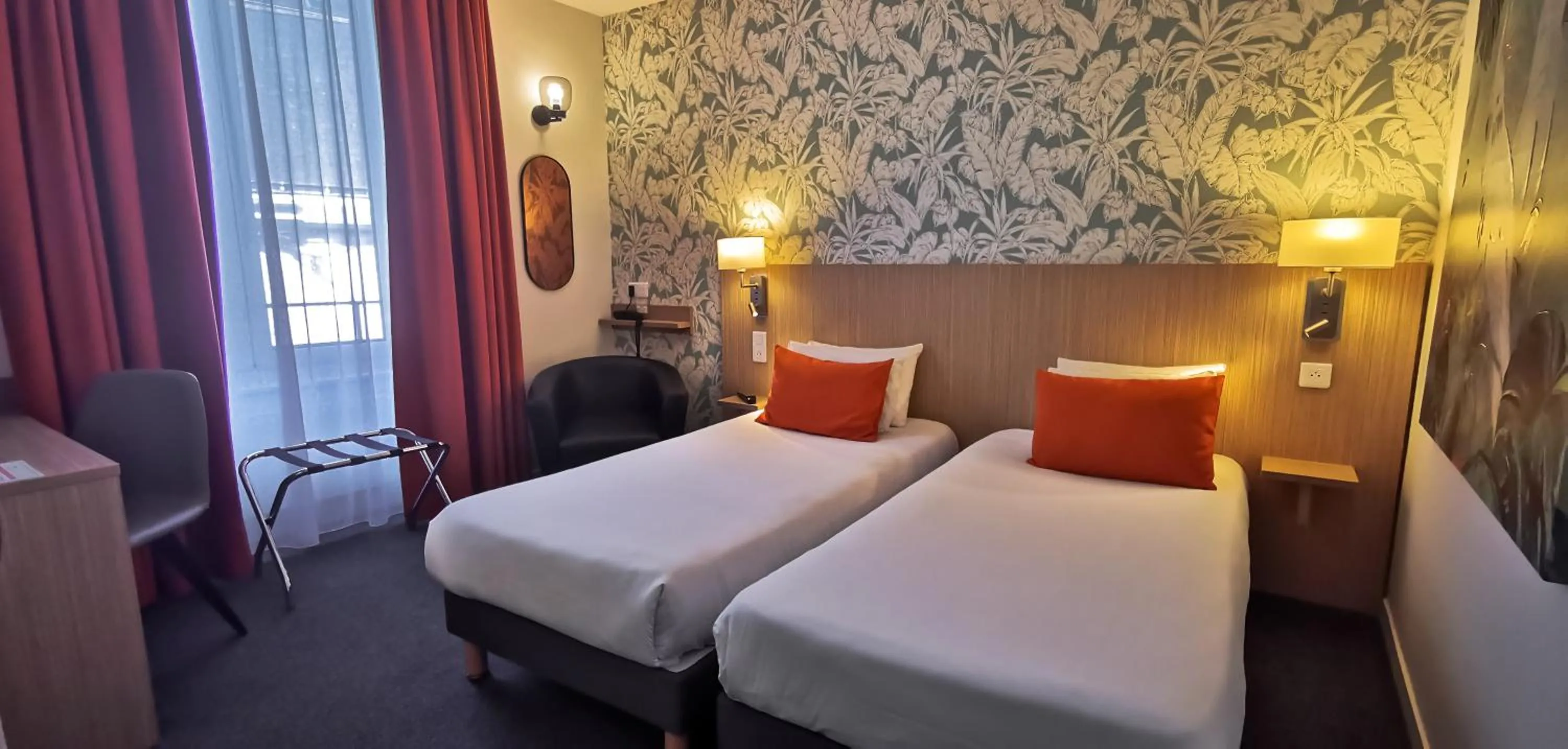 Photo of the whole room, Bed in Hotel Continental