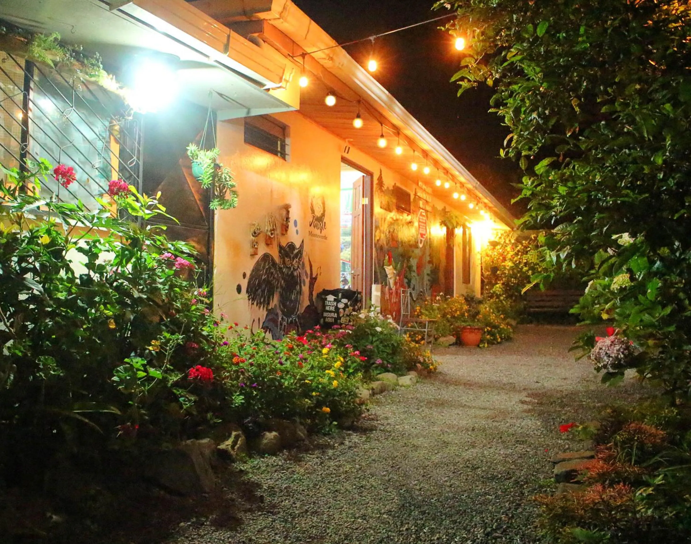 Garden view in Casa Jungle Monteverde B&B
