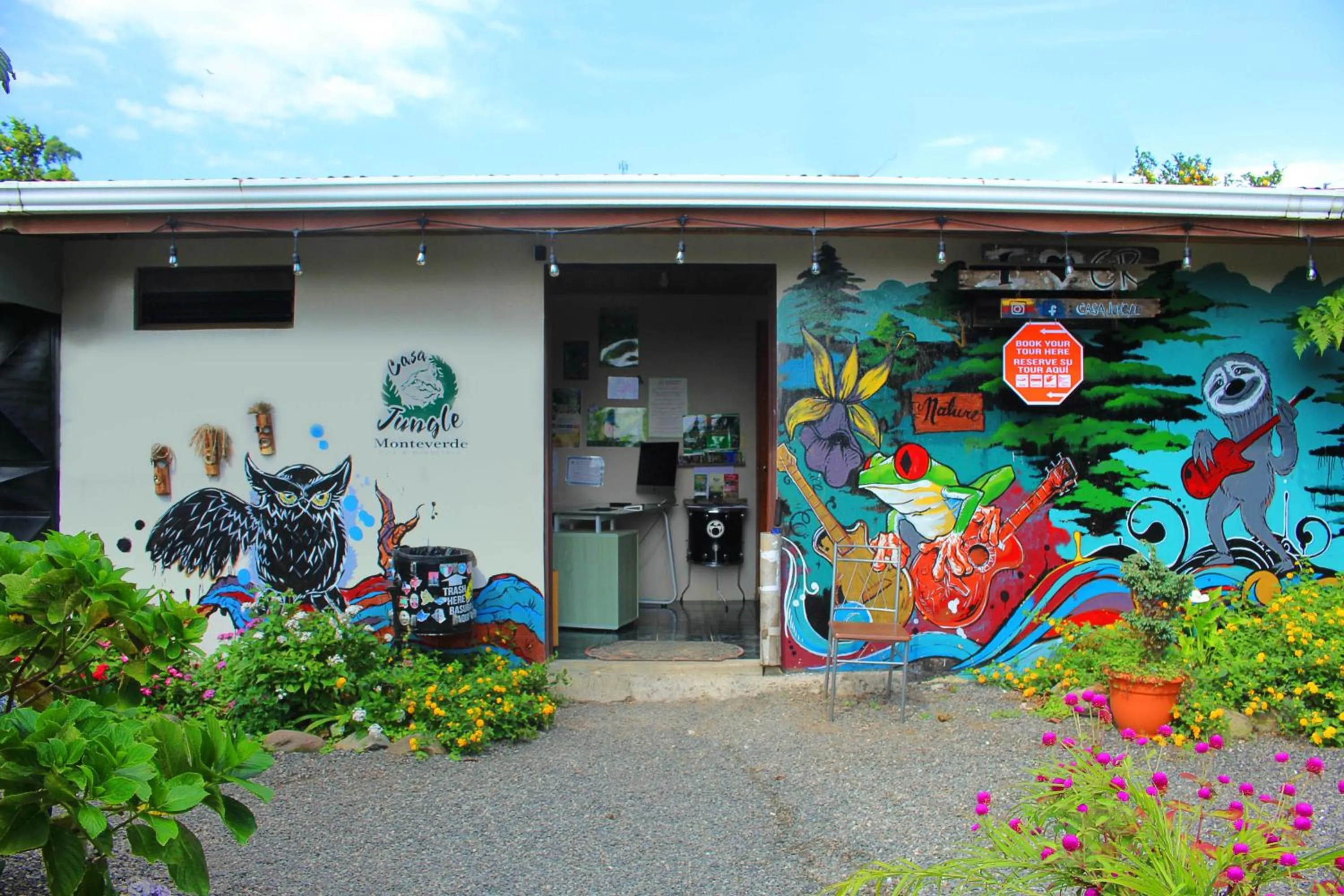 Facade/entrance in Casa Jungle Monteverde B&B