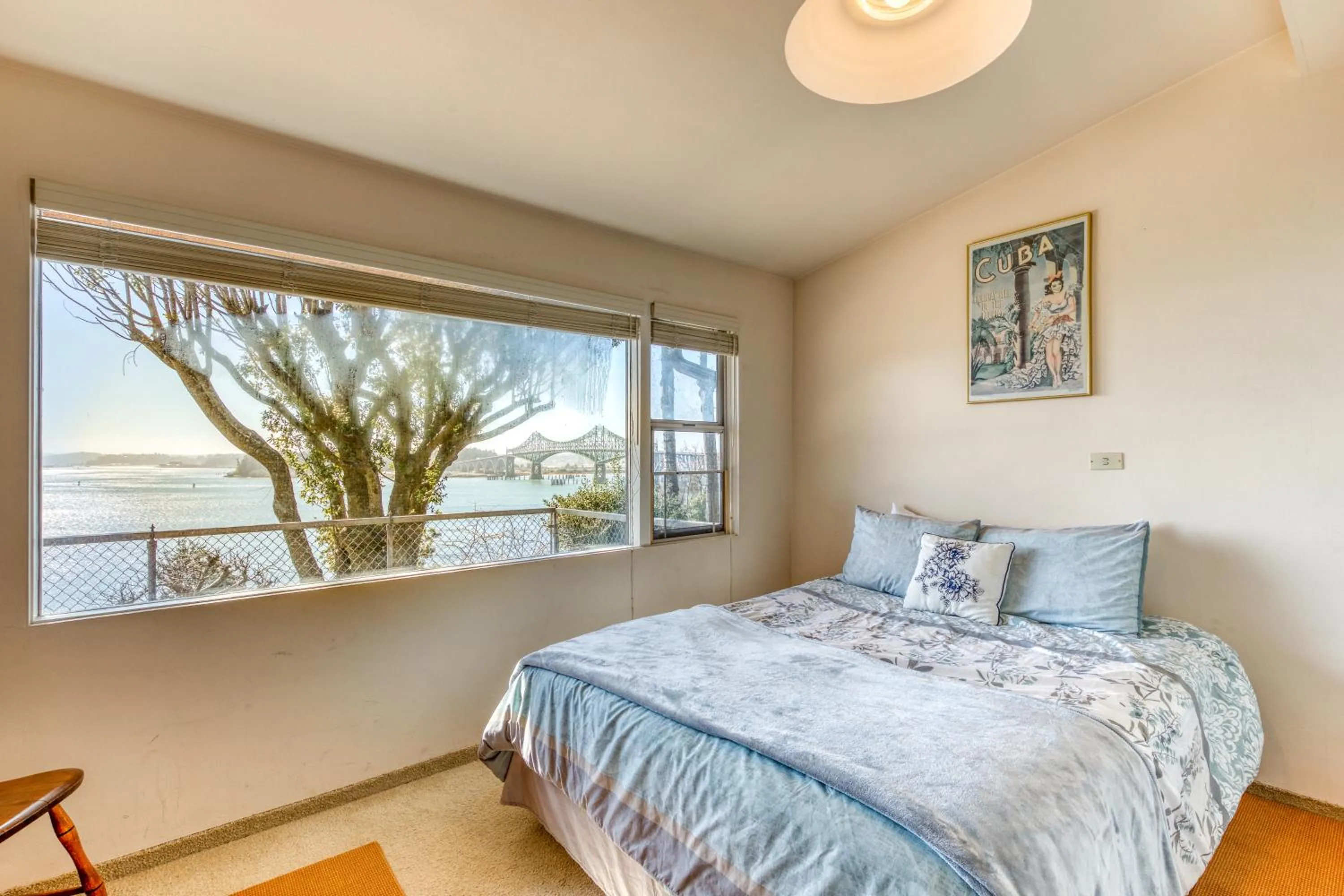 Bed in The Bridge and Balcony