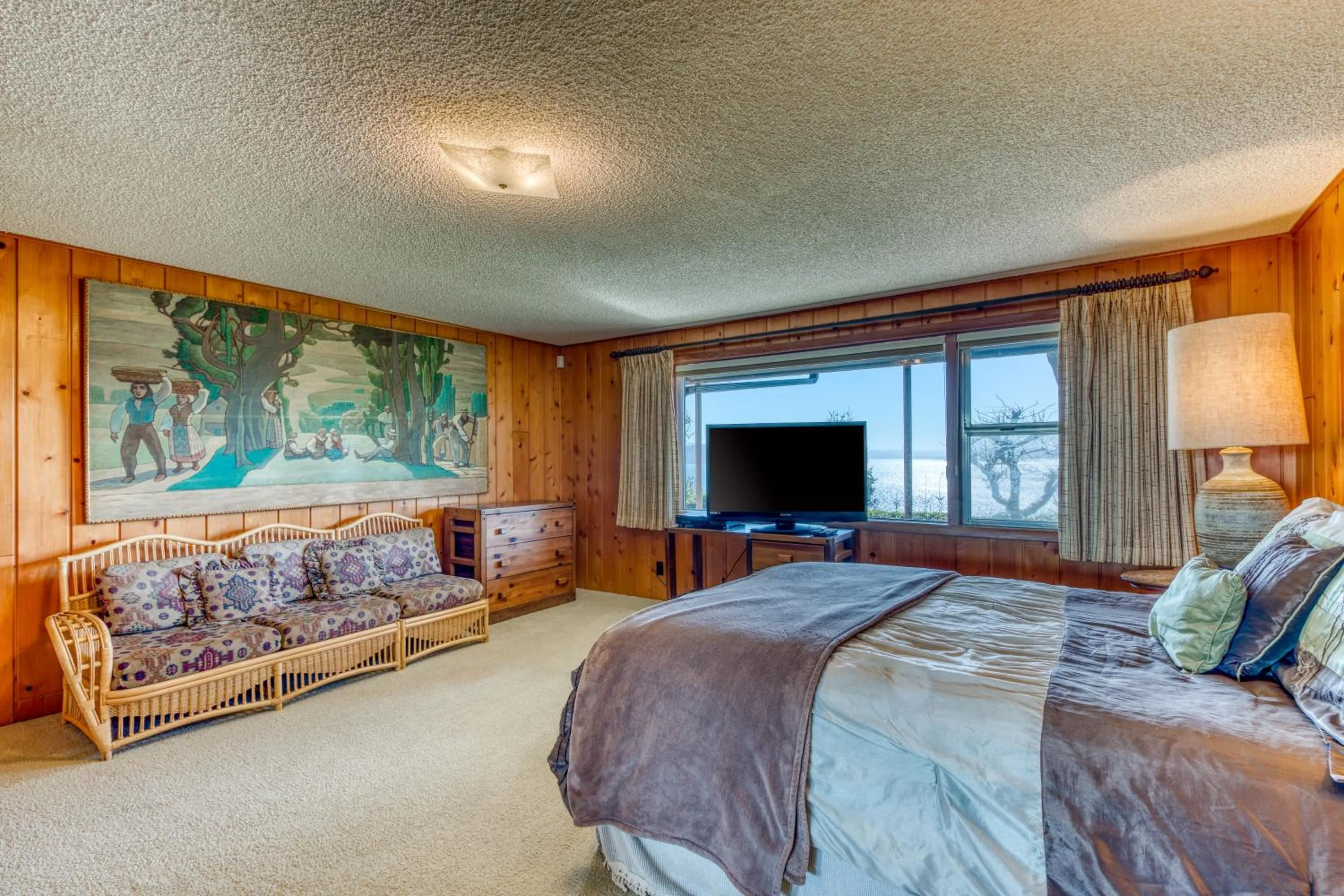 Bed in The Bridge and Balcony