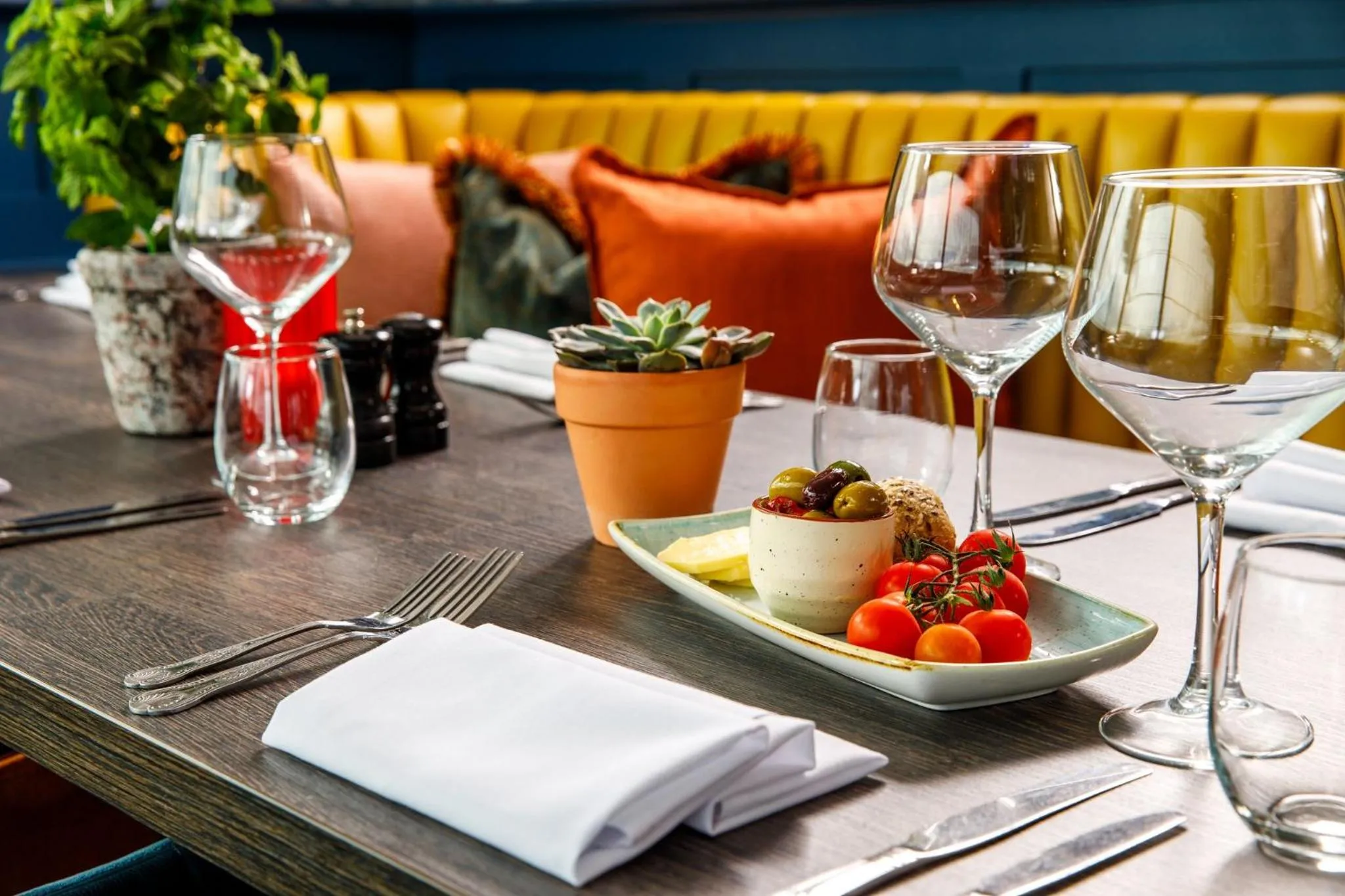 Restaurant/places to eat in voco Lythe Hill Hotel & Spa by IHG