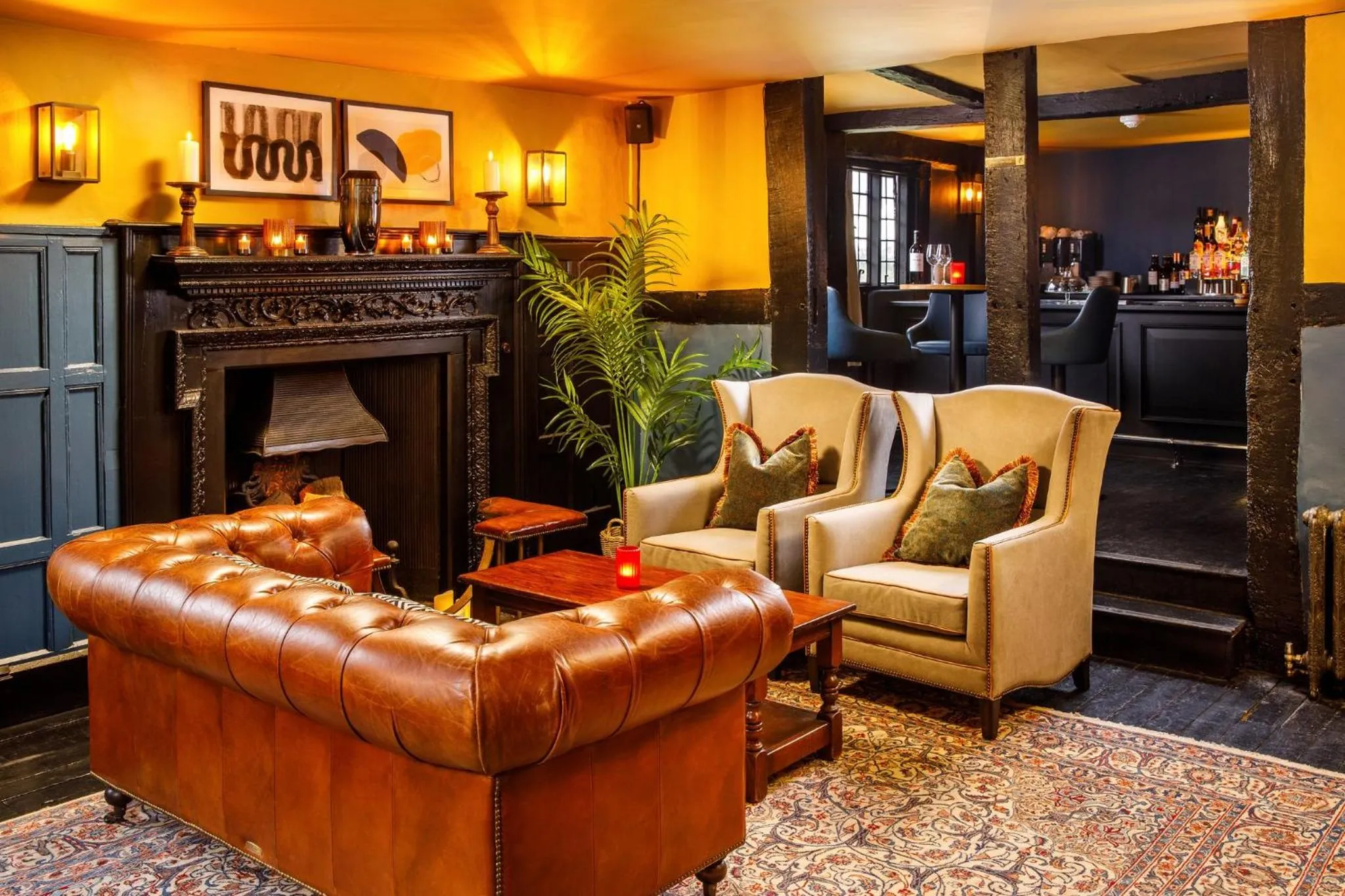 Lounge or bar in voco Lythe Hill Hotel & Spa by IHG