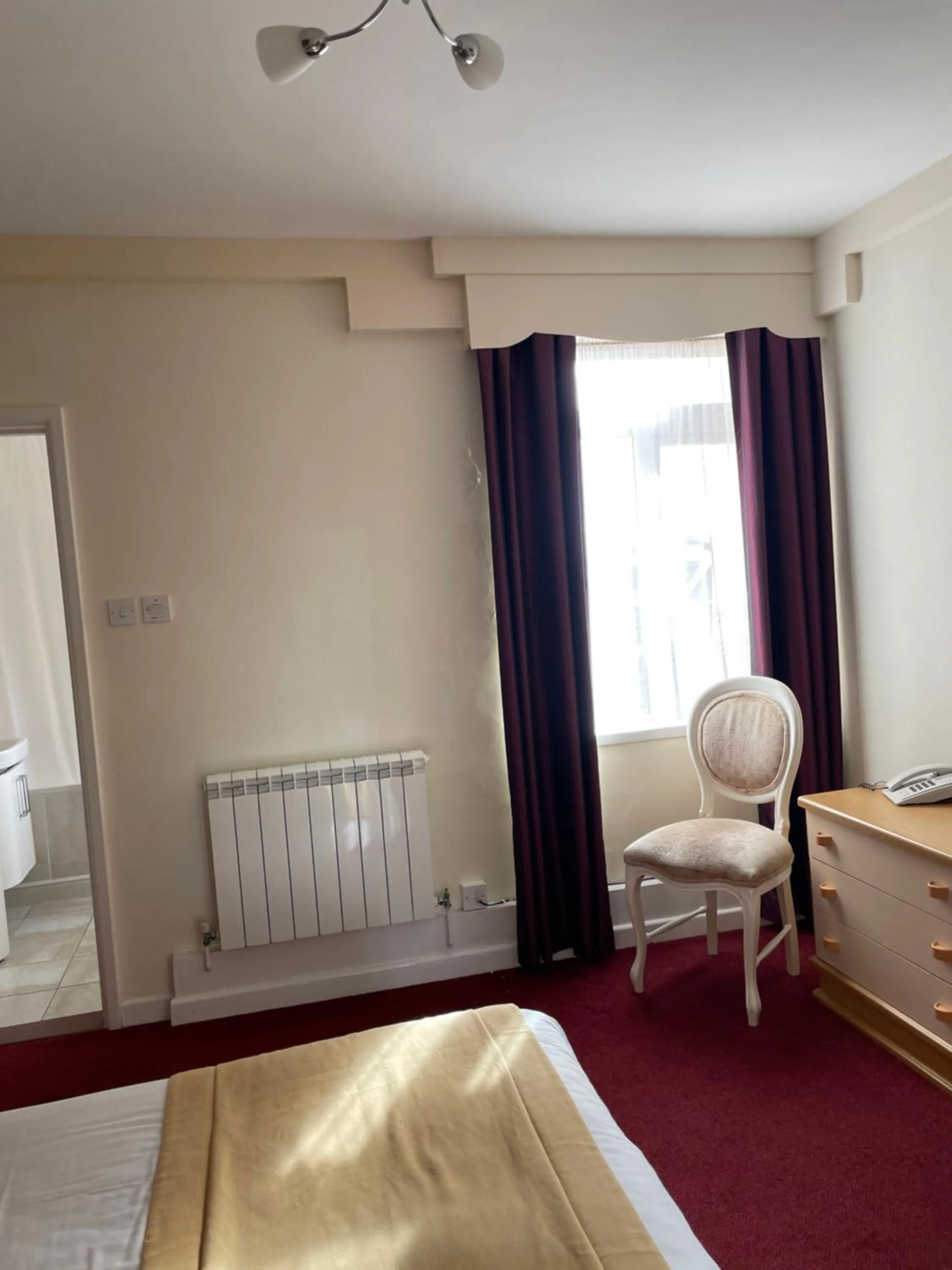 Bedroom, Bed in Marina Metro Hotel