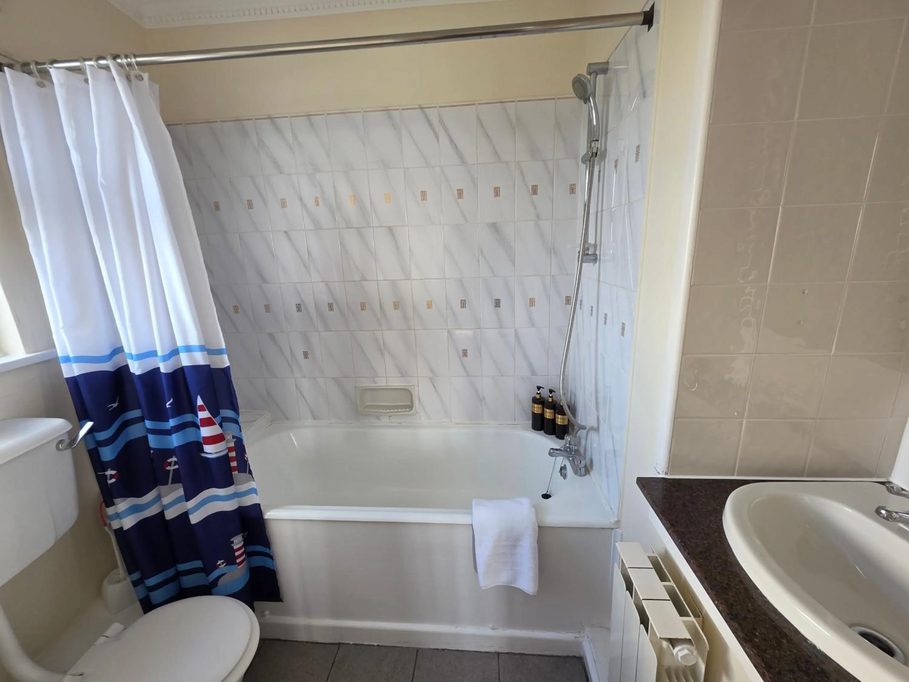 Bathroom in Marina Metro Hotel