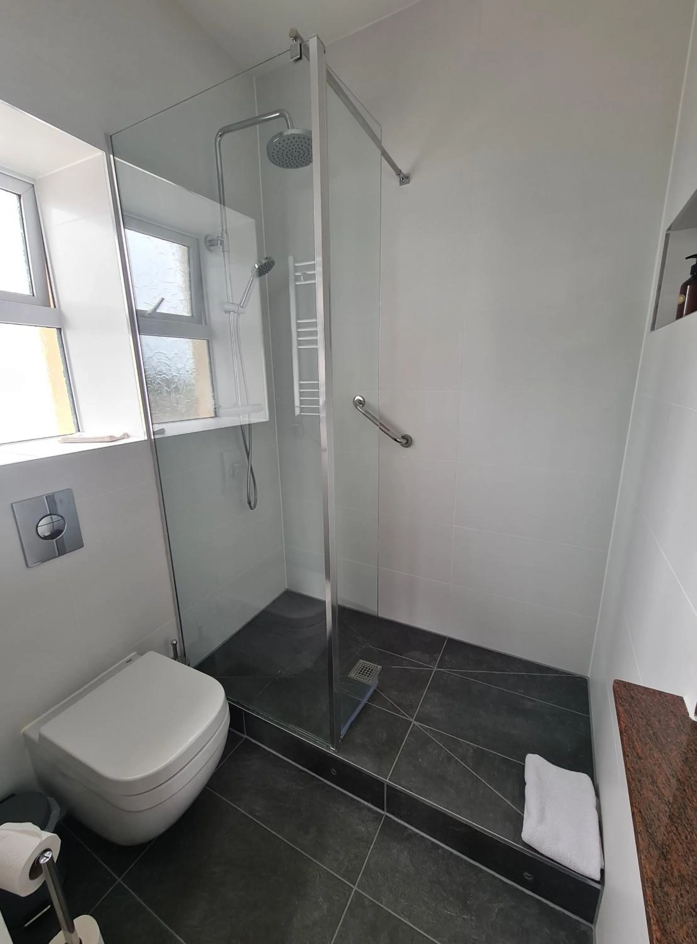 Bathroom in Marina Metro Hotel