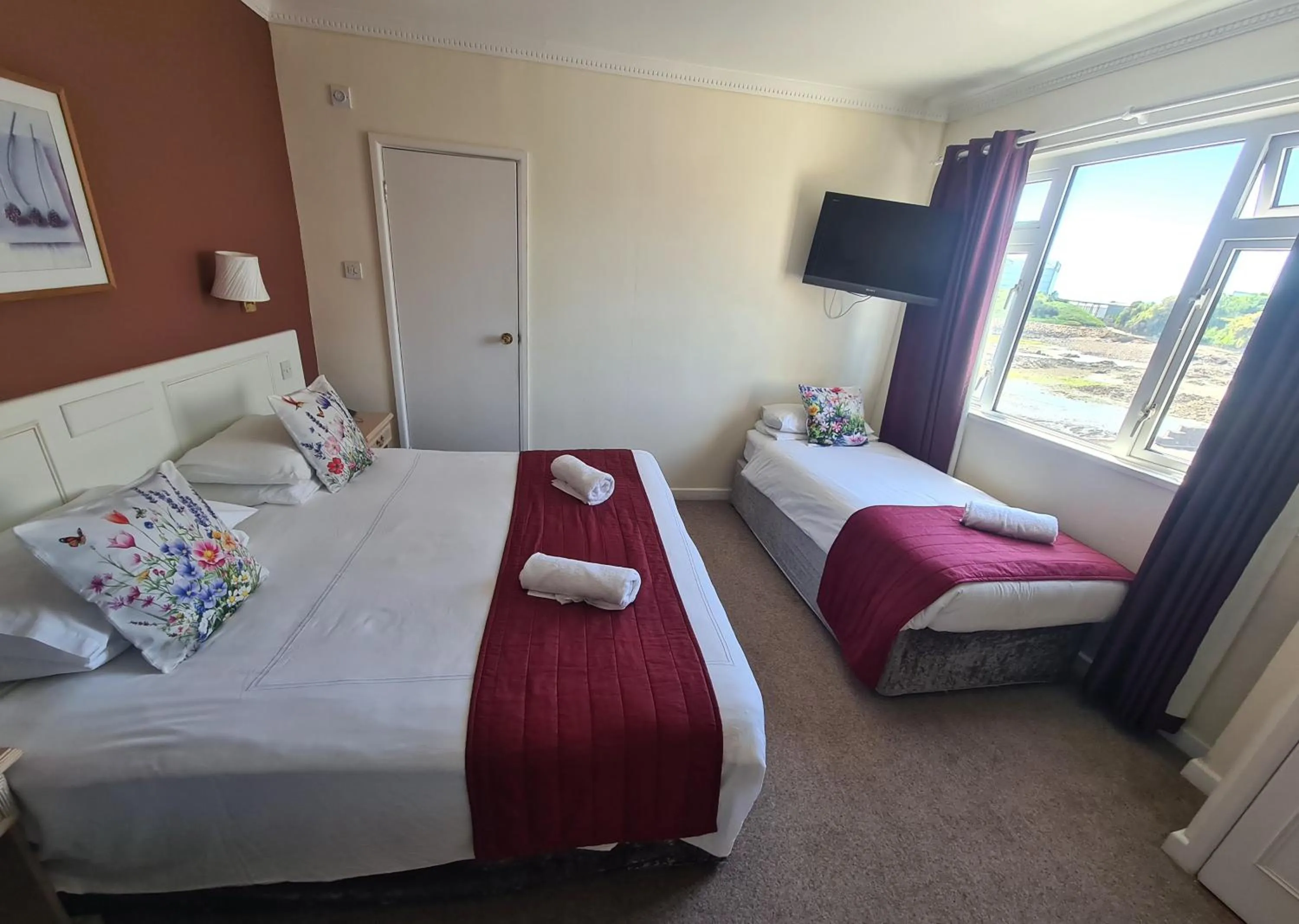 Bedroom, Bed in Marina Metro Hotel