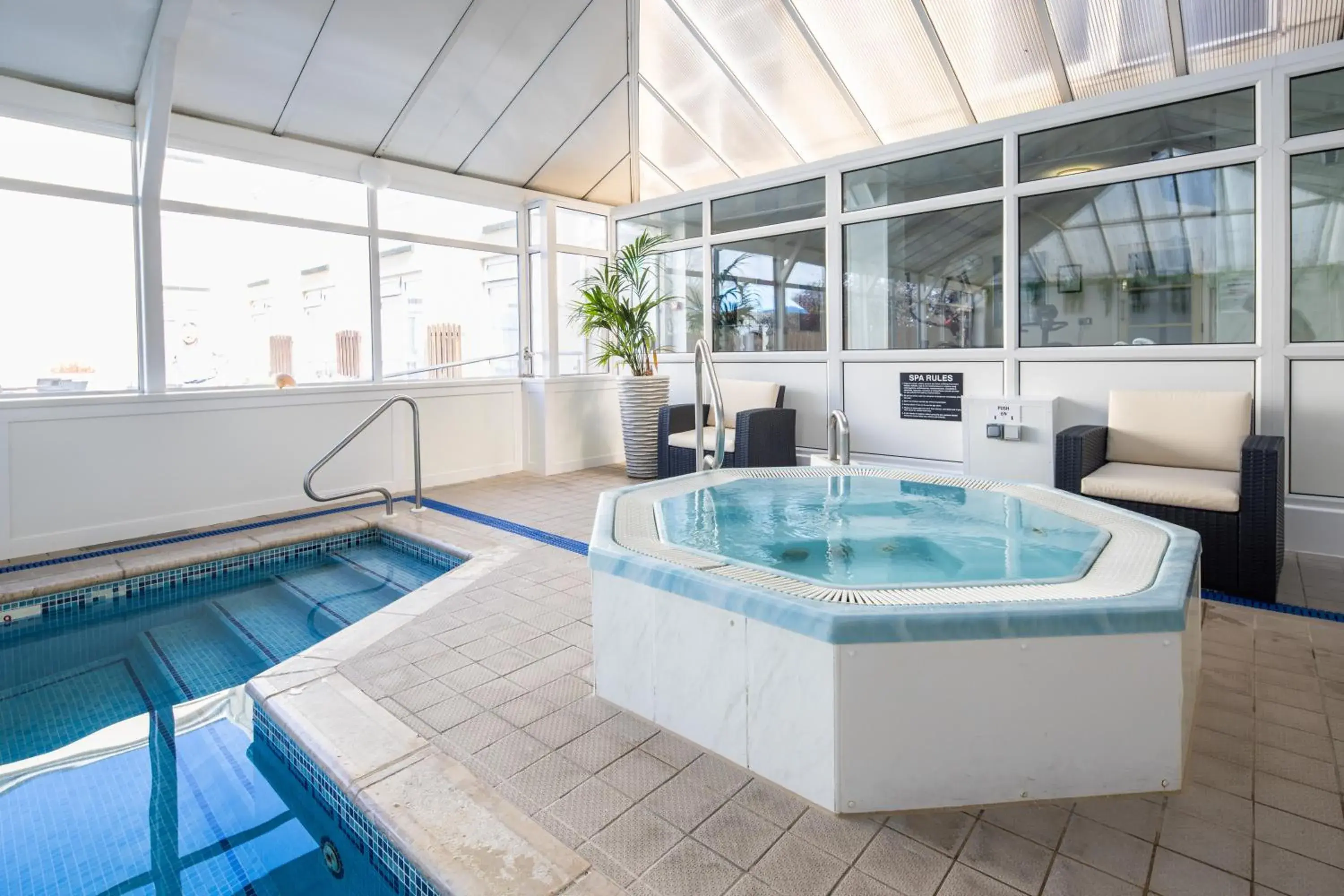 Swimming pool in The Monterey Hotel - Sure Hotel Collection by Best Western Swimming pool in The Monterey Hotel - Sure Hotel Collection by Best Western