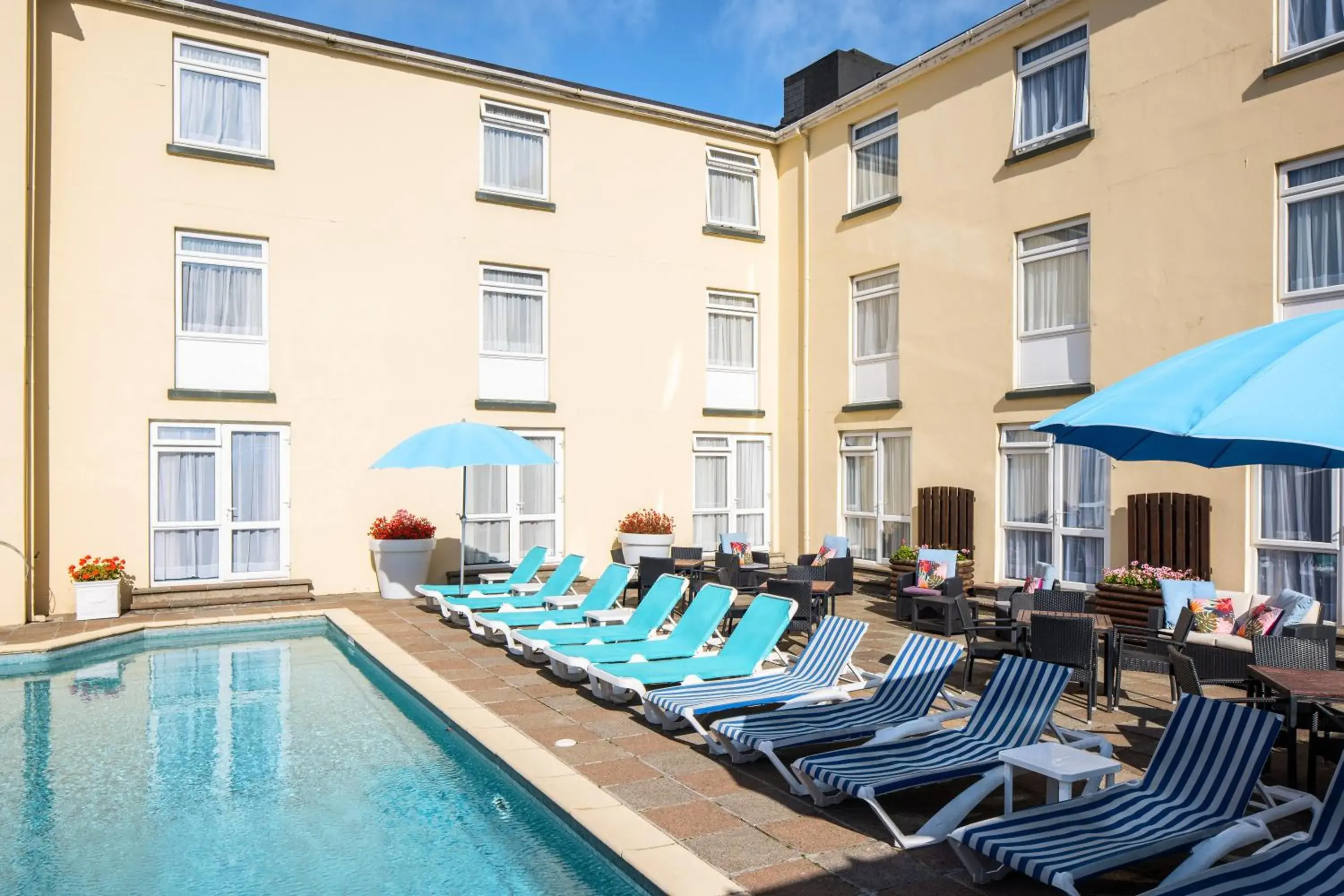 Swimming pool in The Monterey Hotel - Sure Hotel Collection by Best Western Swimming pool in The Monterey Hotel - Sure Hotel Collection by Best Western