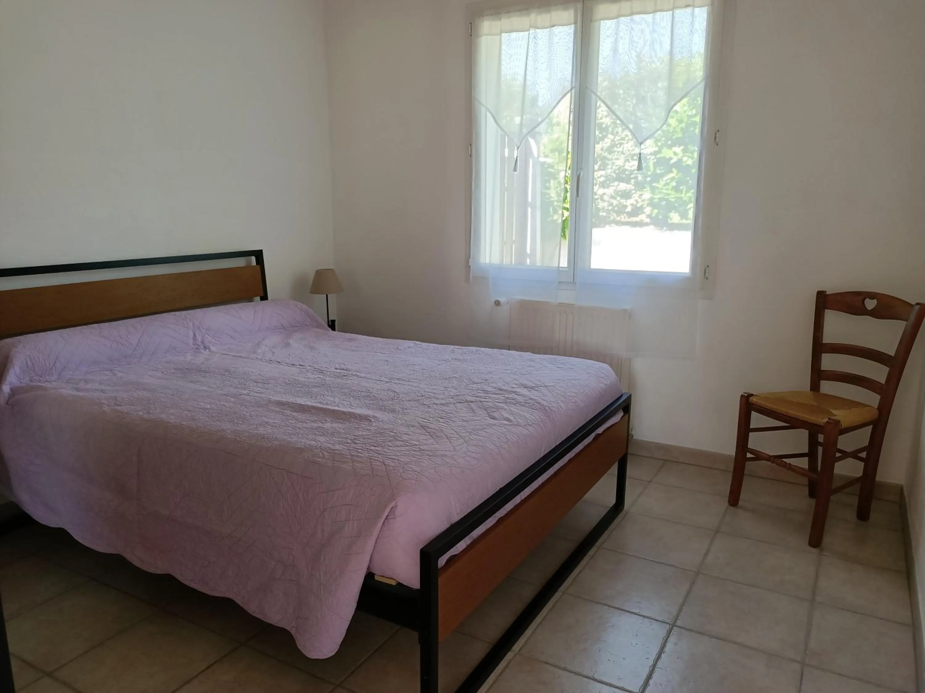 Bed in Appartement Gerezitenia