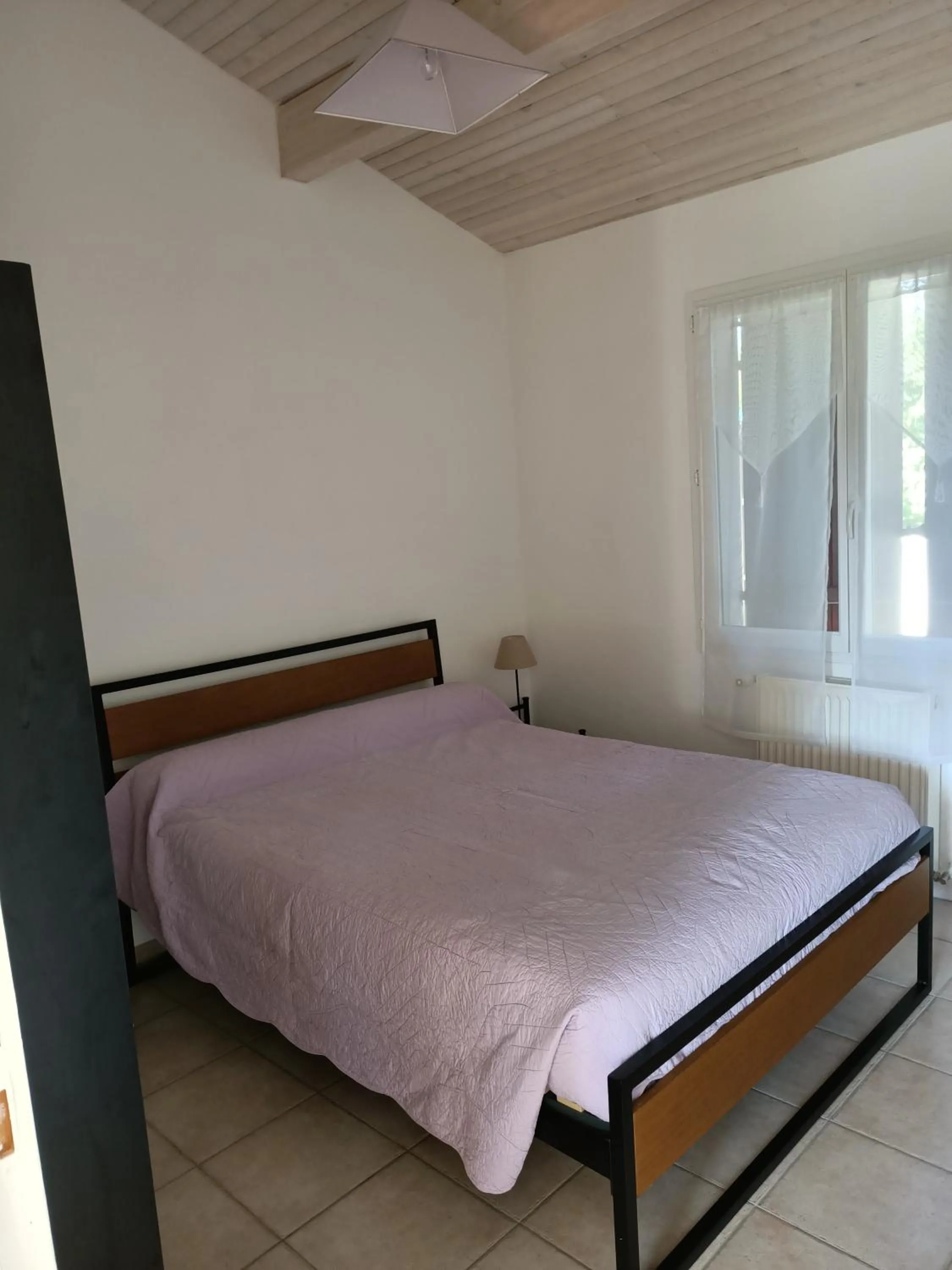 Bed in Appartement Gerezitenia