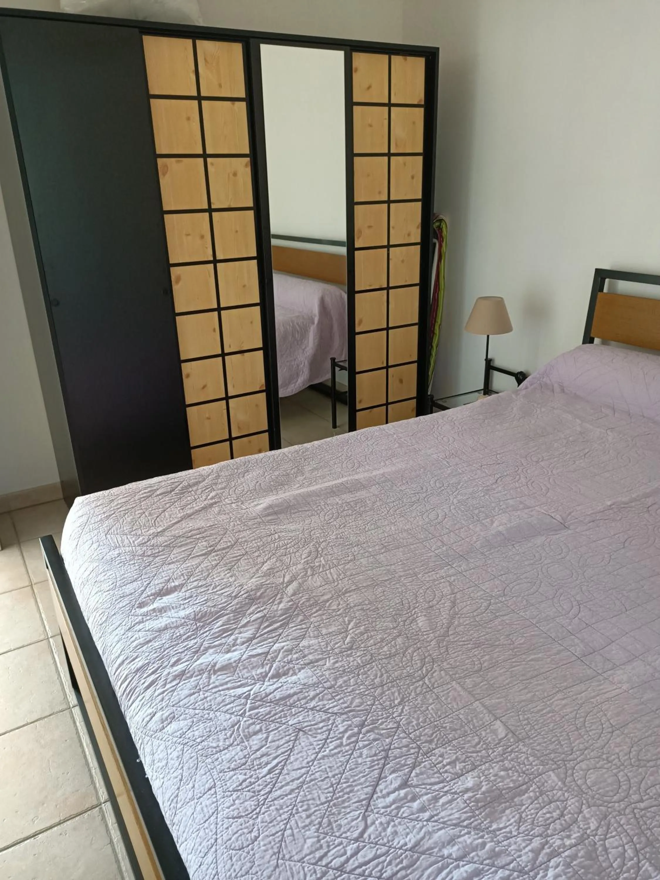 Bed in Appartement Gerezitenia