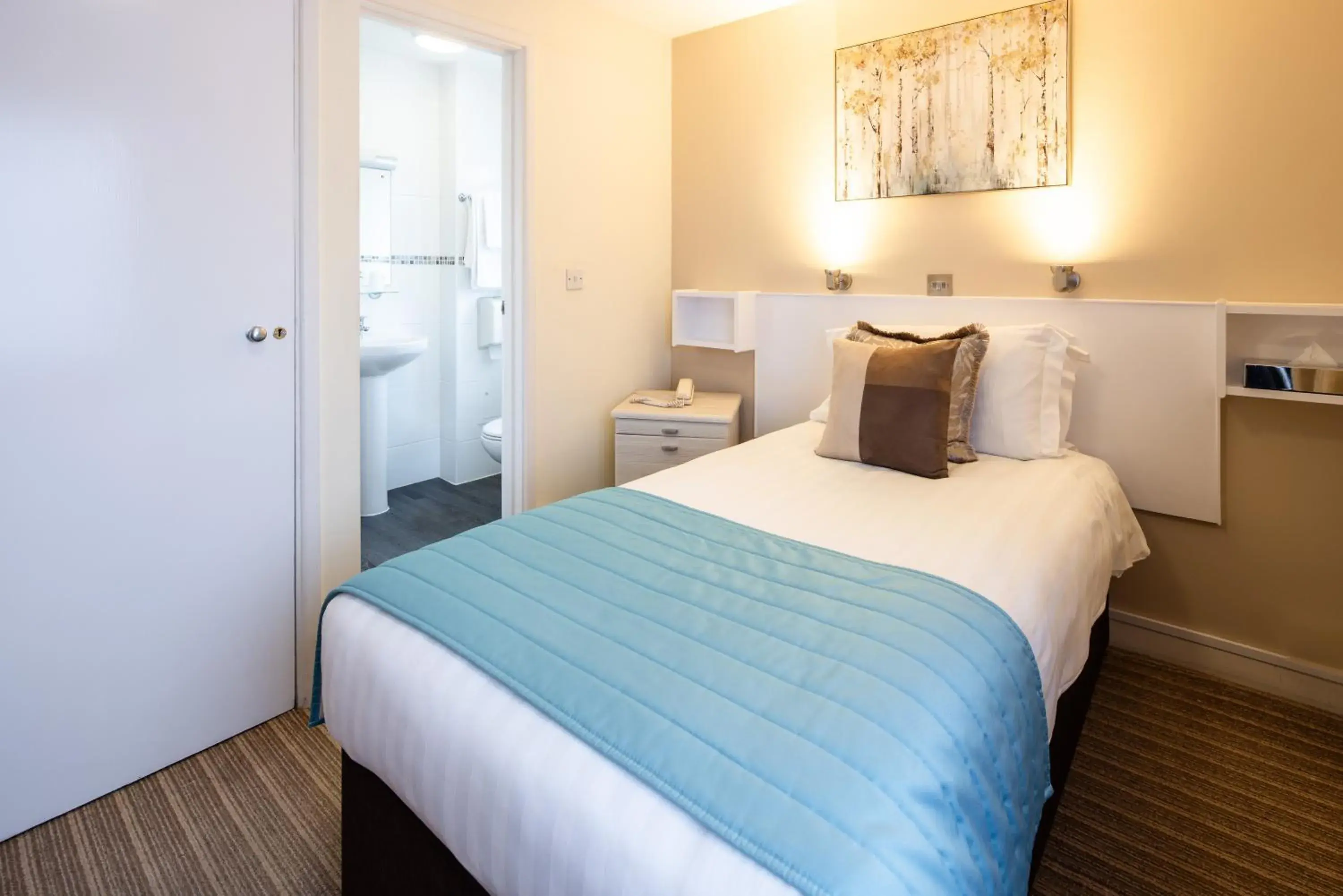 Bed in The Norfolk Lodge Hotel Bed in The Norfolk Lodge Hotel