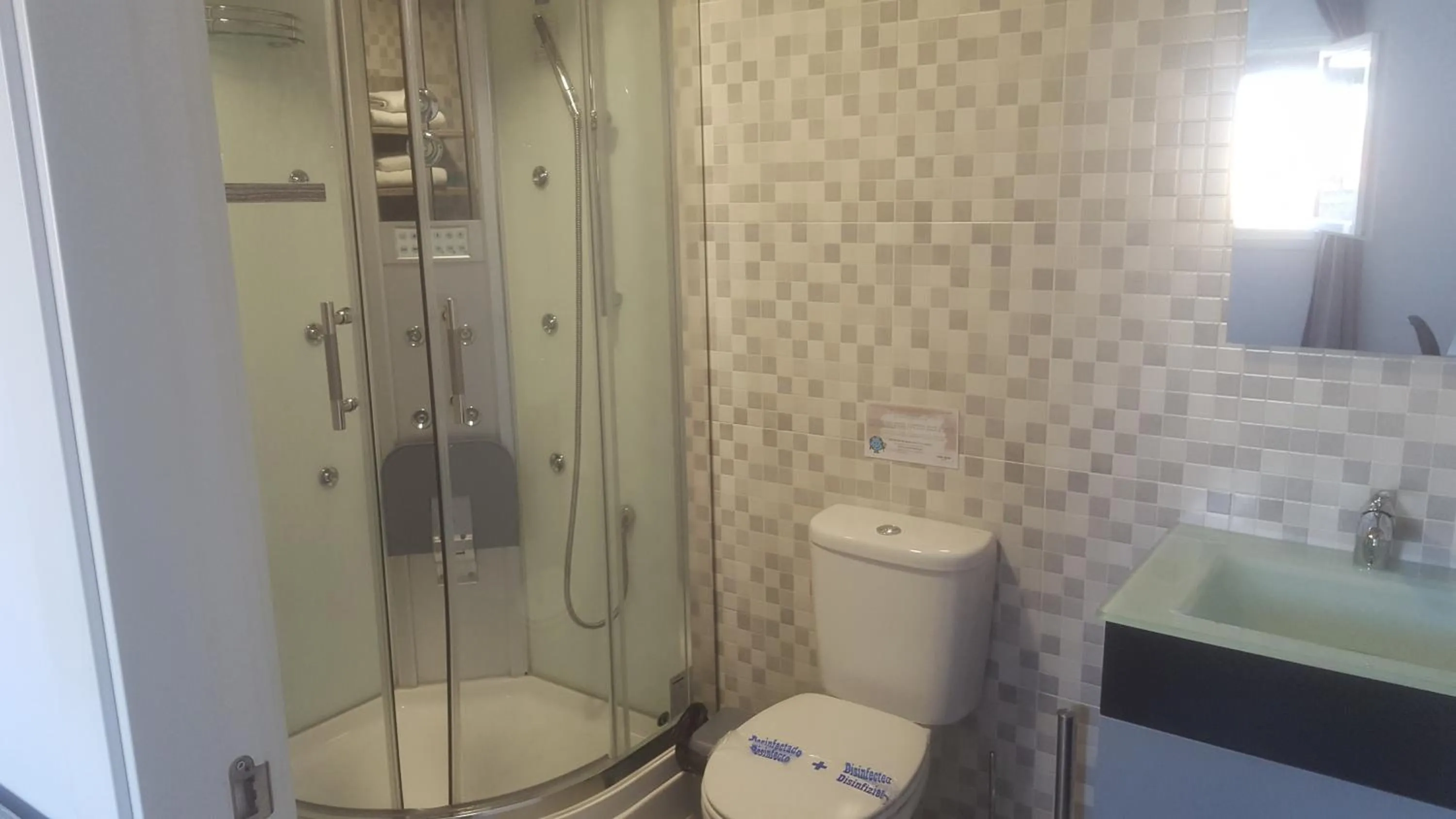 Small Double Room in Deluxe Hostels & Suites Merida