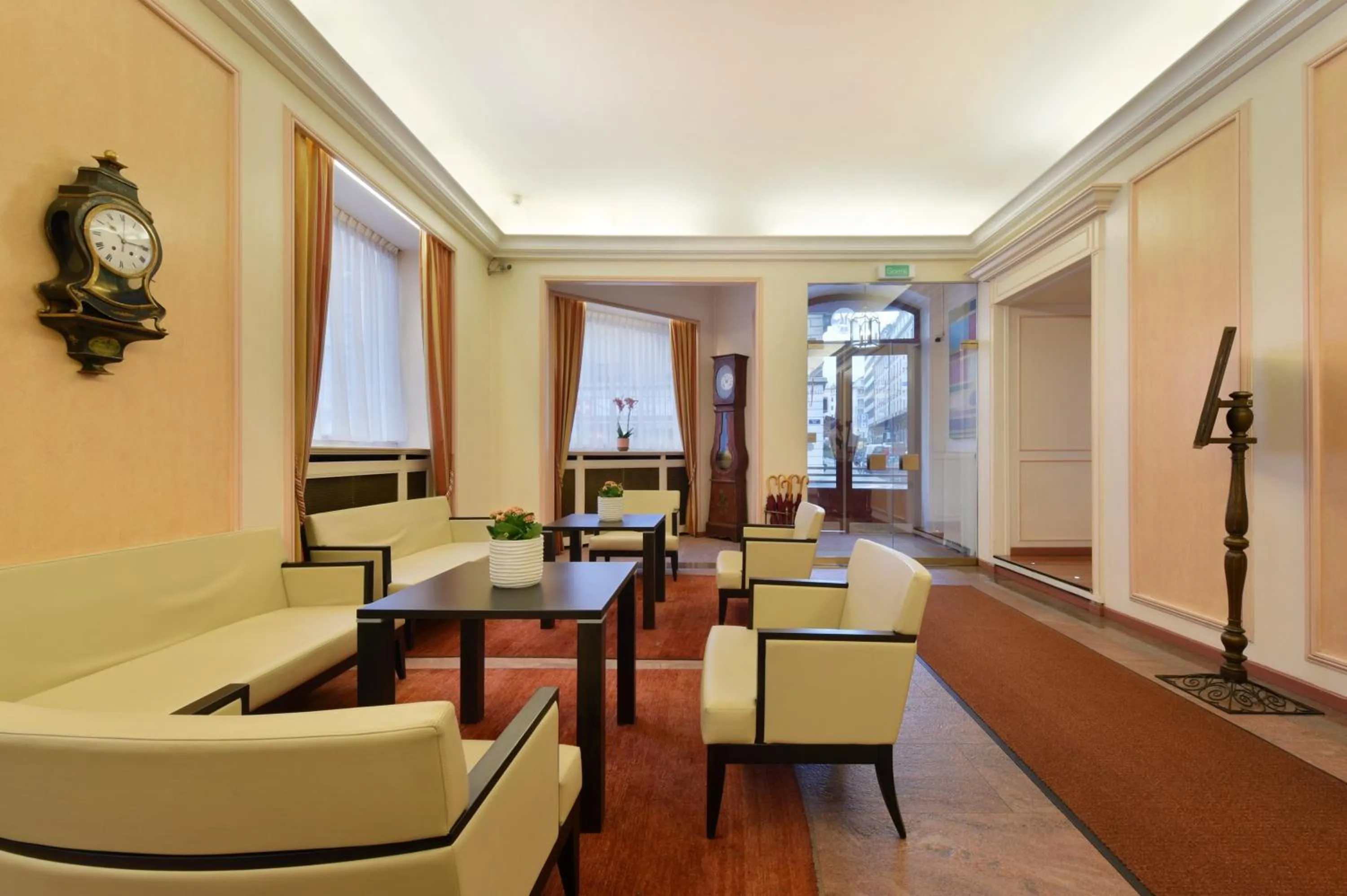 Seating area in Hotel International & Terminus