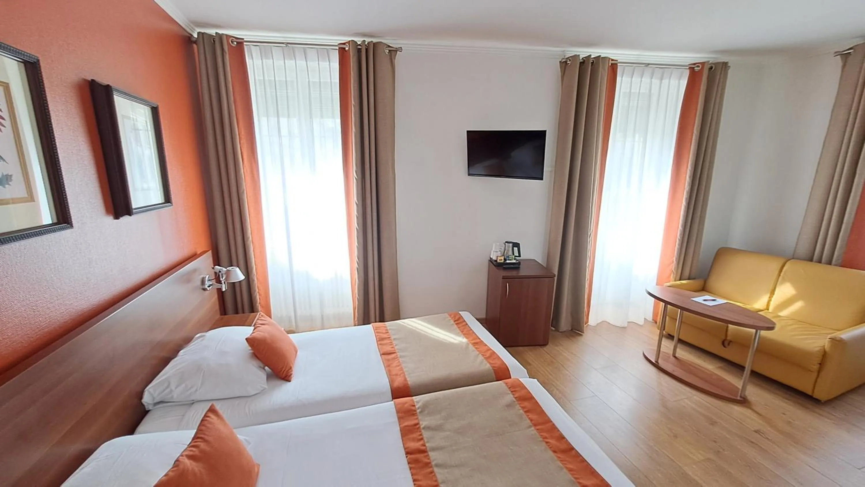 Bedroom, Bed in Hotel International & Terminus