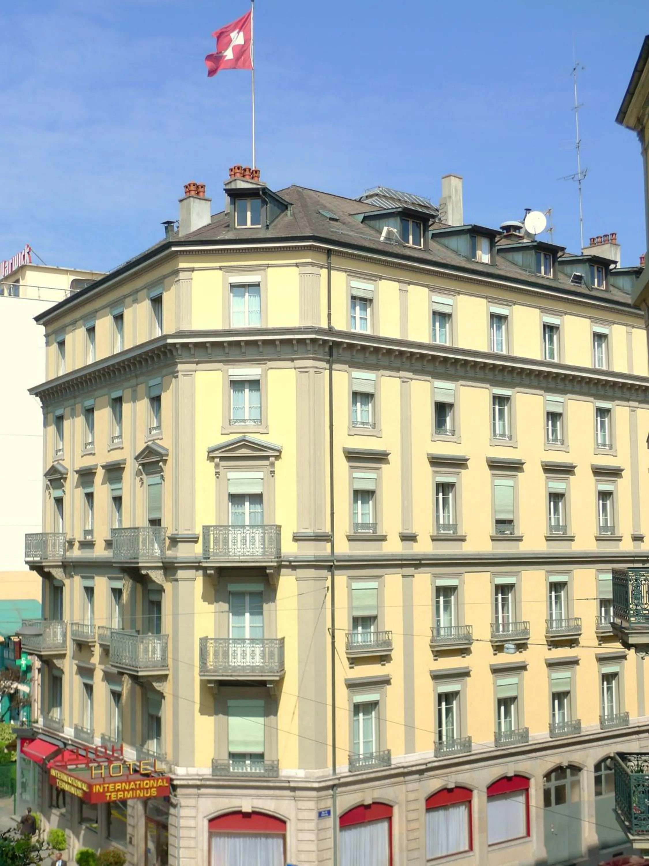 Property building in Hotel International & Terminus