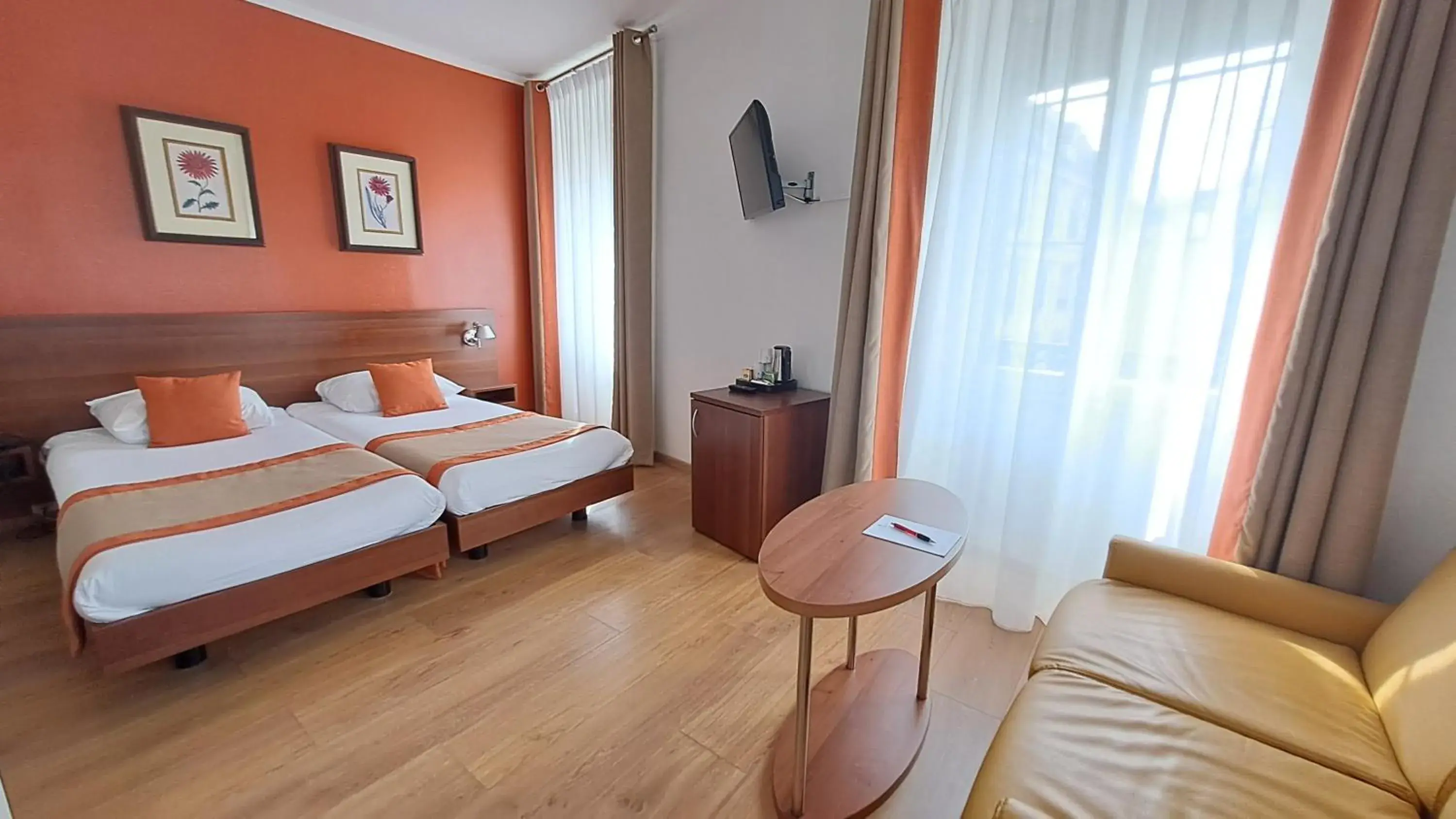 Bedroom, Bed in Hotel International & Terminus Bedroom, Bed in Hotel International & Terminus