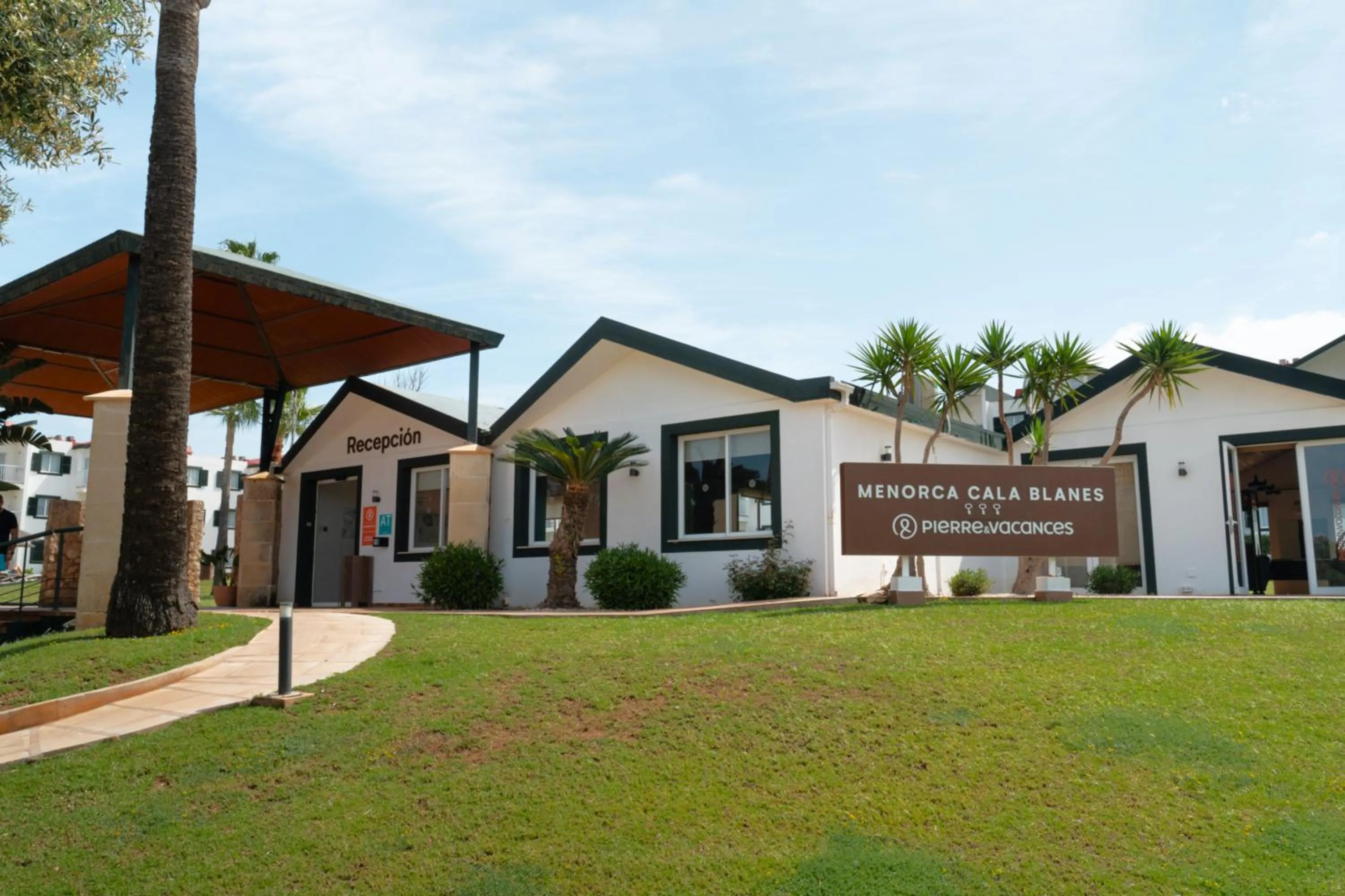 Property building in Pierre & Vacances Menorca Cala Blanes