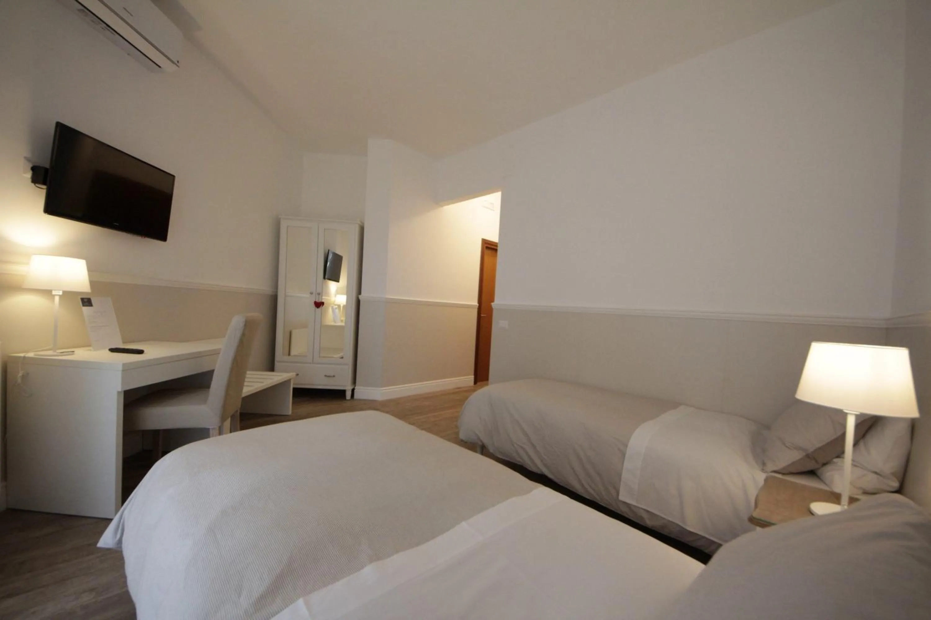 Bedroom, Bed in Principe