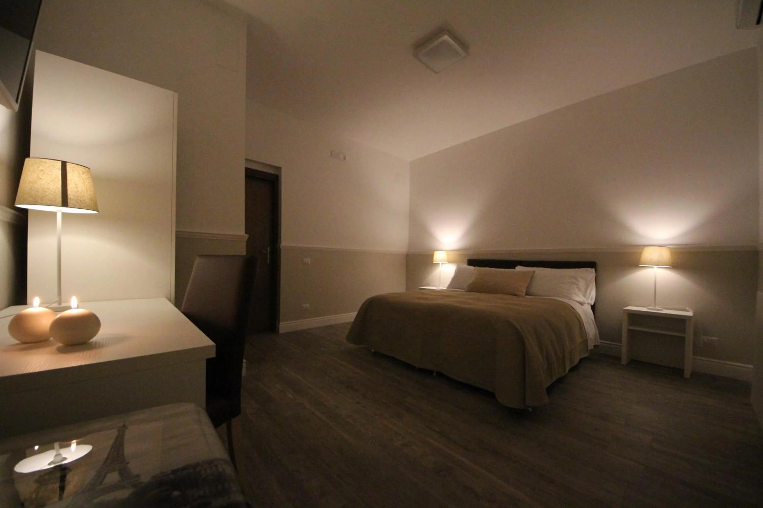 Bedroom, Bed in Principe