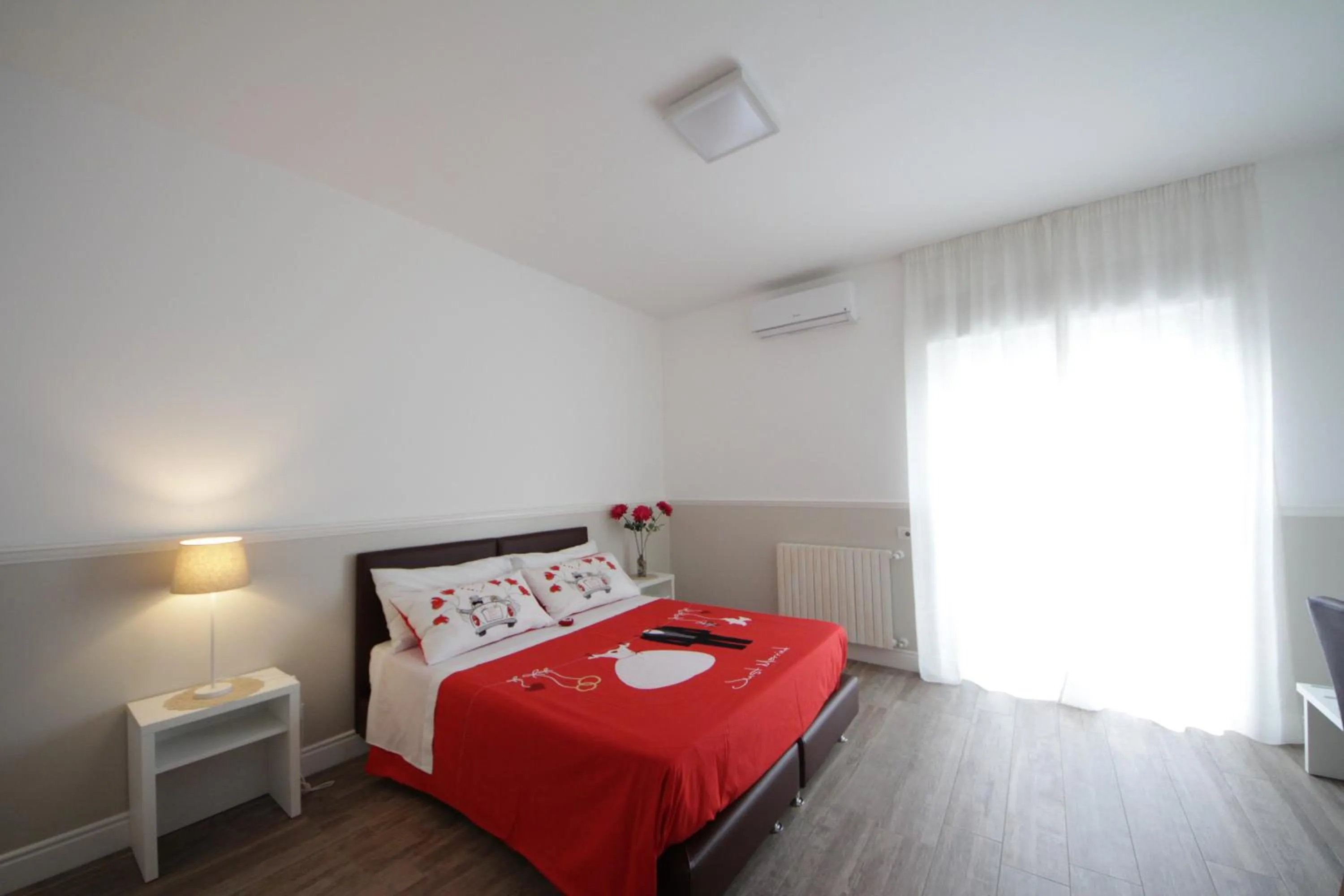 Bedroom, Bed in Principe