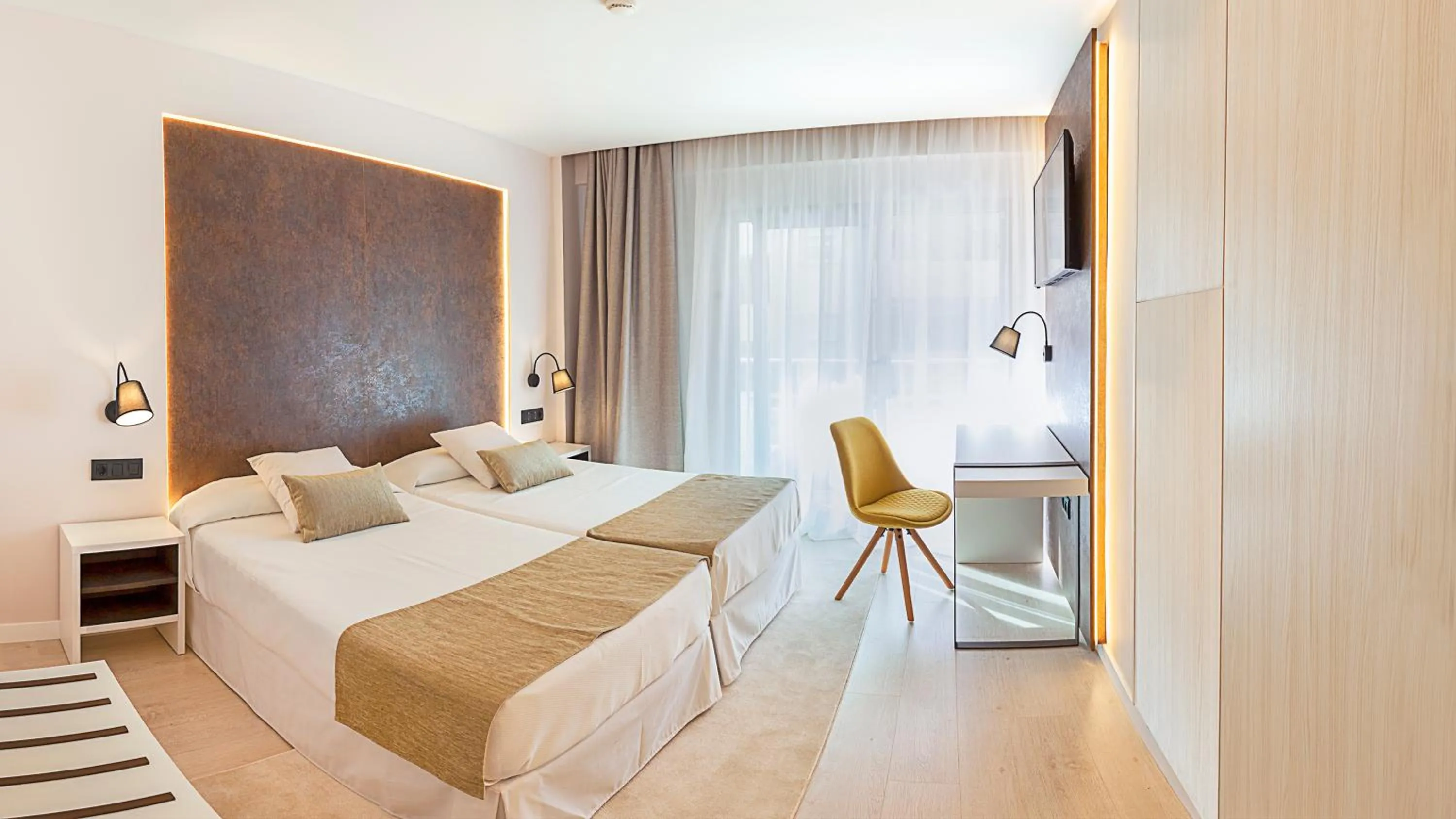 Bedroom, Bed in Benidorm Centre - Adults Only