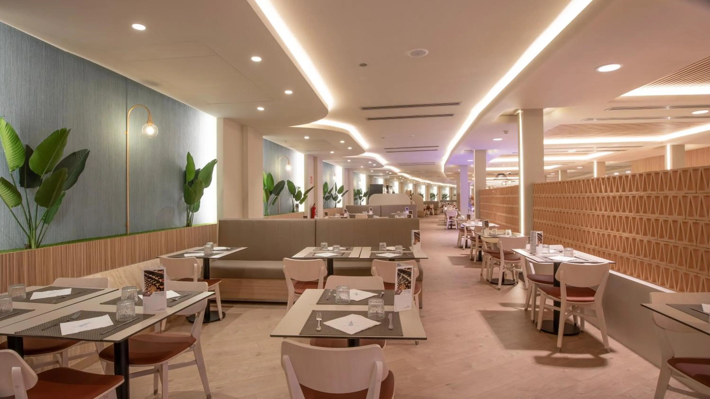 Restaurant/places to eat in Gran Hotel Bali & Spa