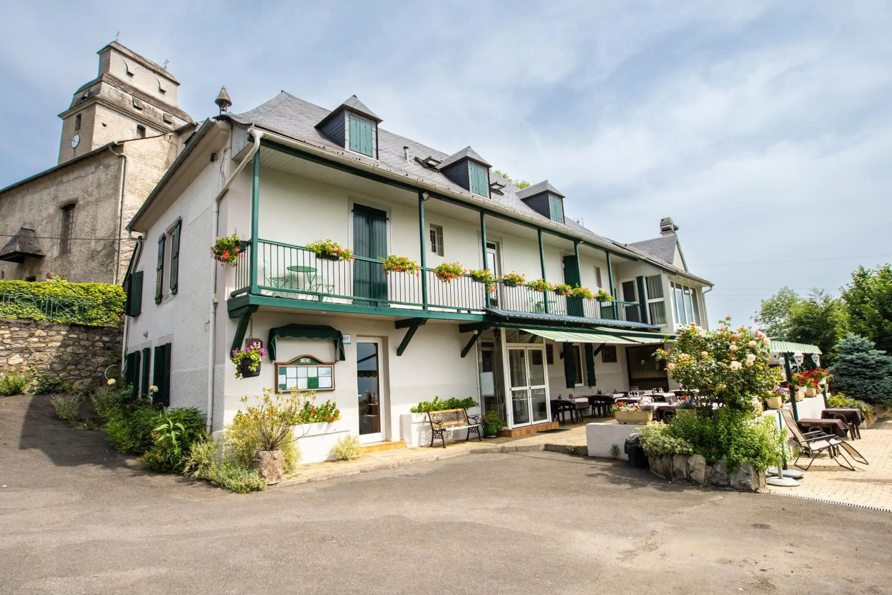 Property building in Auberge Le Cabaliros