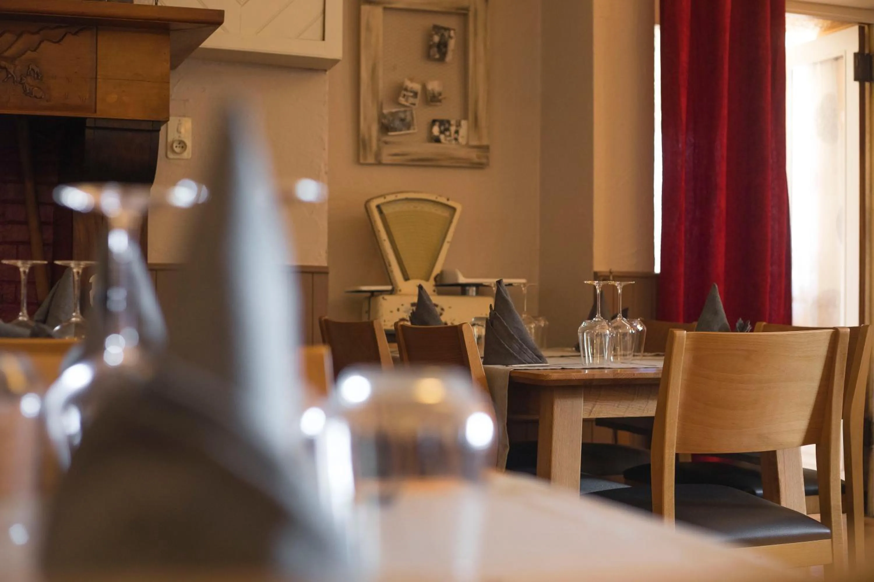 Restaurant/places to eat in Auberge Le Cabaliros