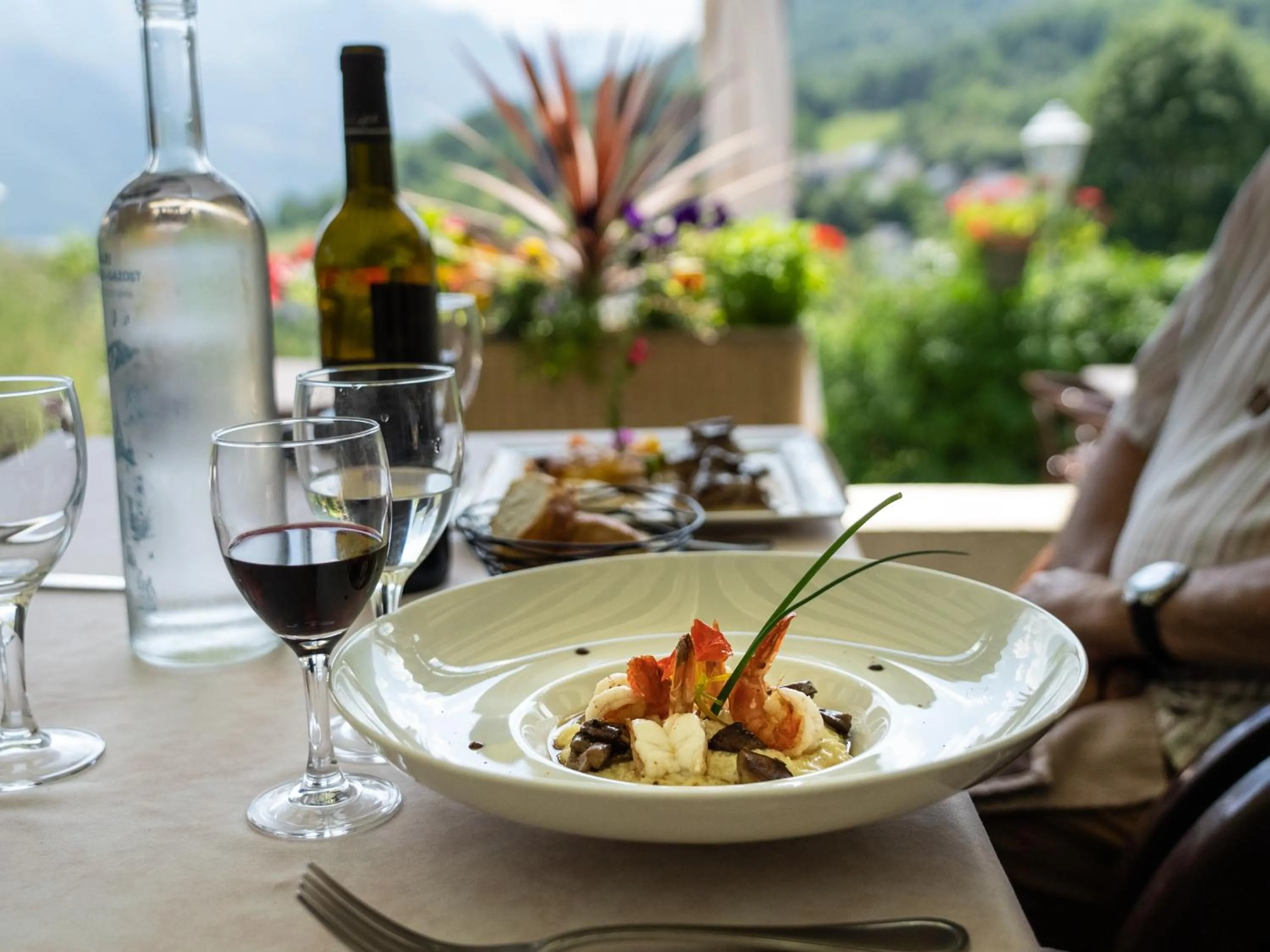 Restaurant/places to eat in Auberge Le Cabaliros